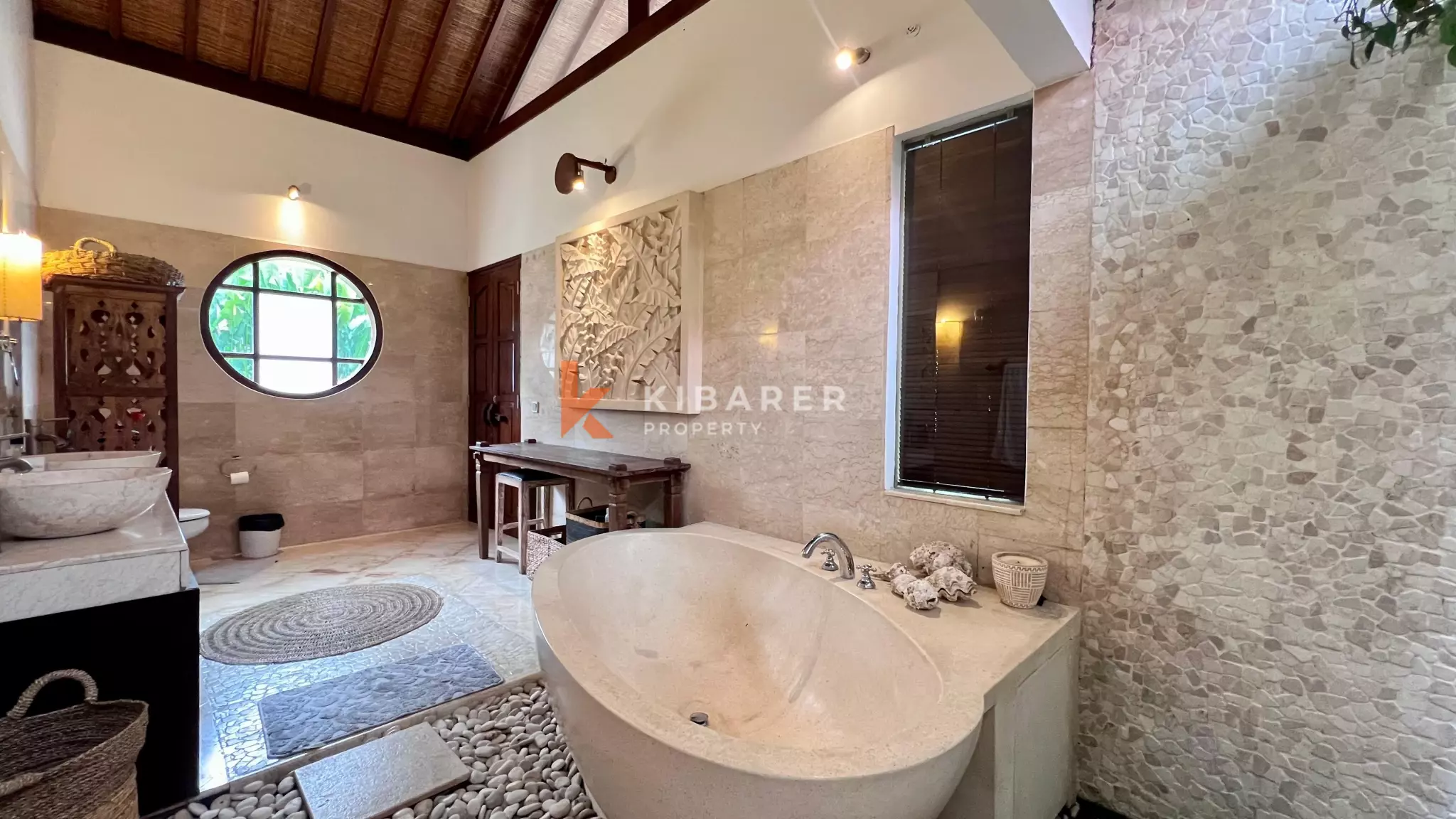 Contemporary Jungle-View Three-Bedrooms Villa Near Berawa Beach — image 7