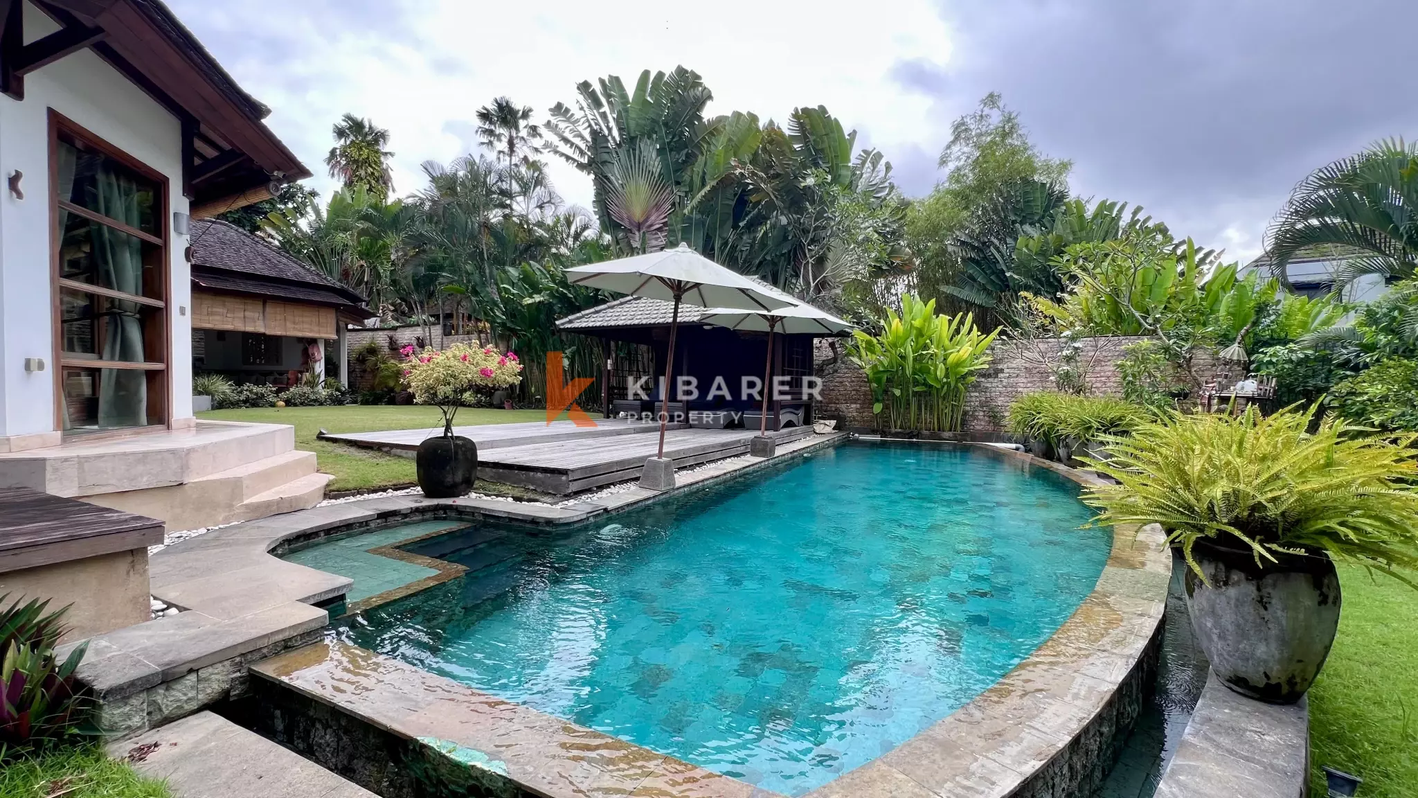 Contemporary Jungle-View Three-Bedrooms Villa Near Berawa Beach — image 2