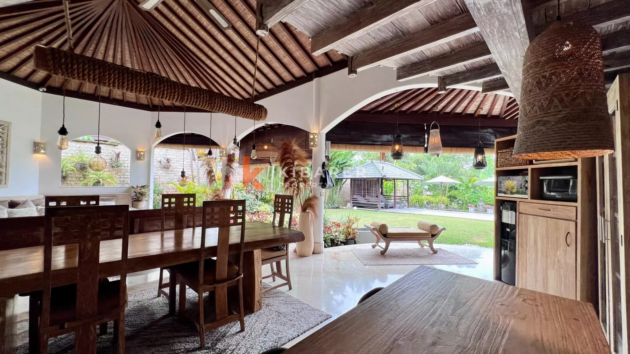 Contemporary Jungle-View Three-Bedrooms Villa Near Berawa Beach — image 9