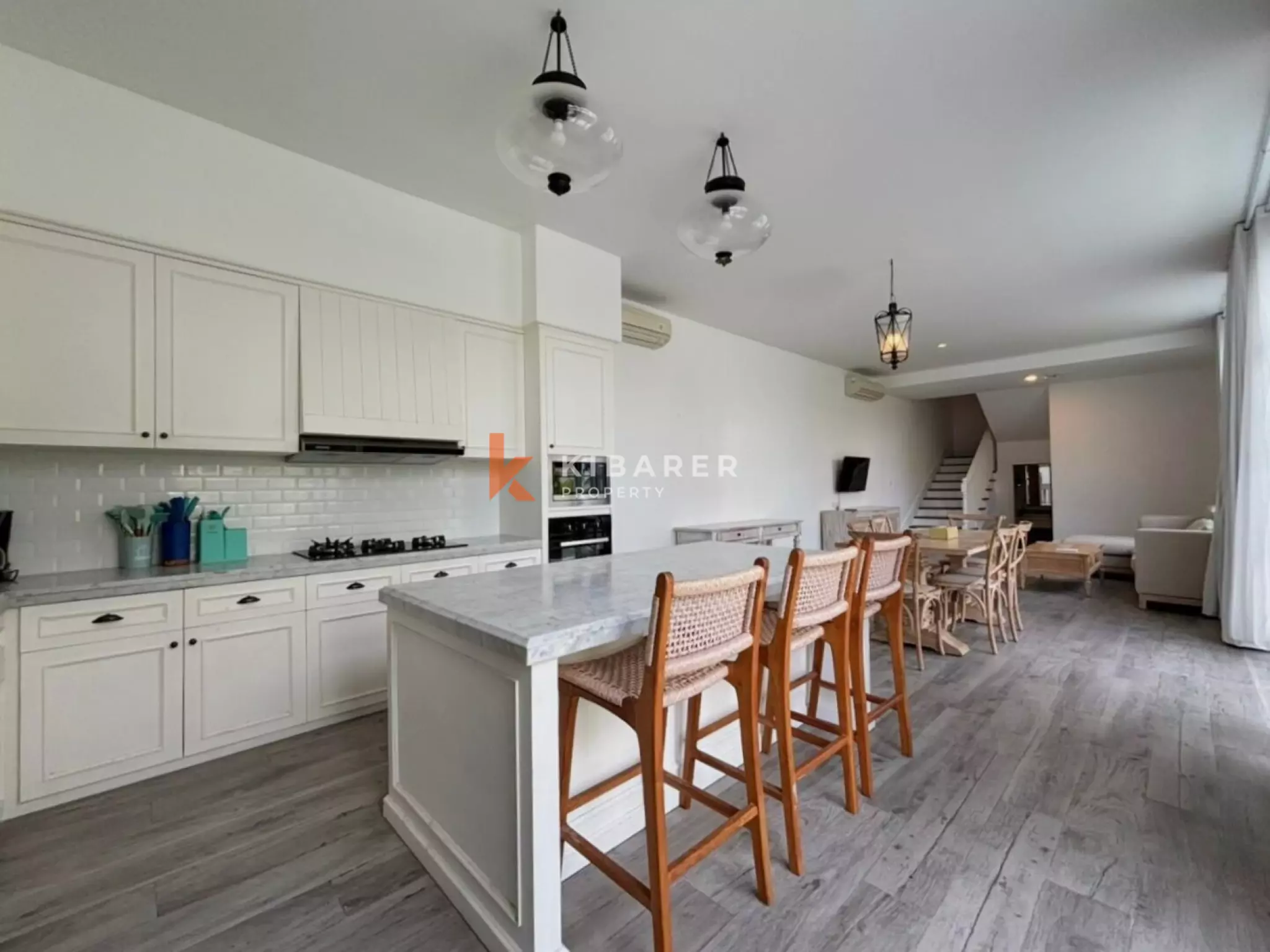 Stylish Coastal Living Three Bedroom Villa in Berawa — image 7