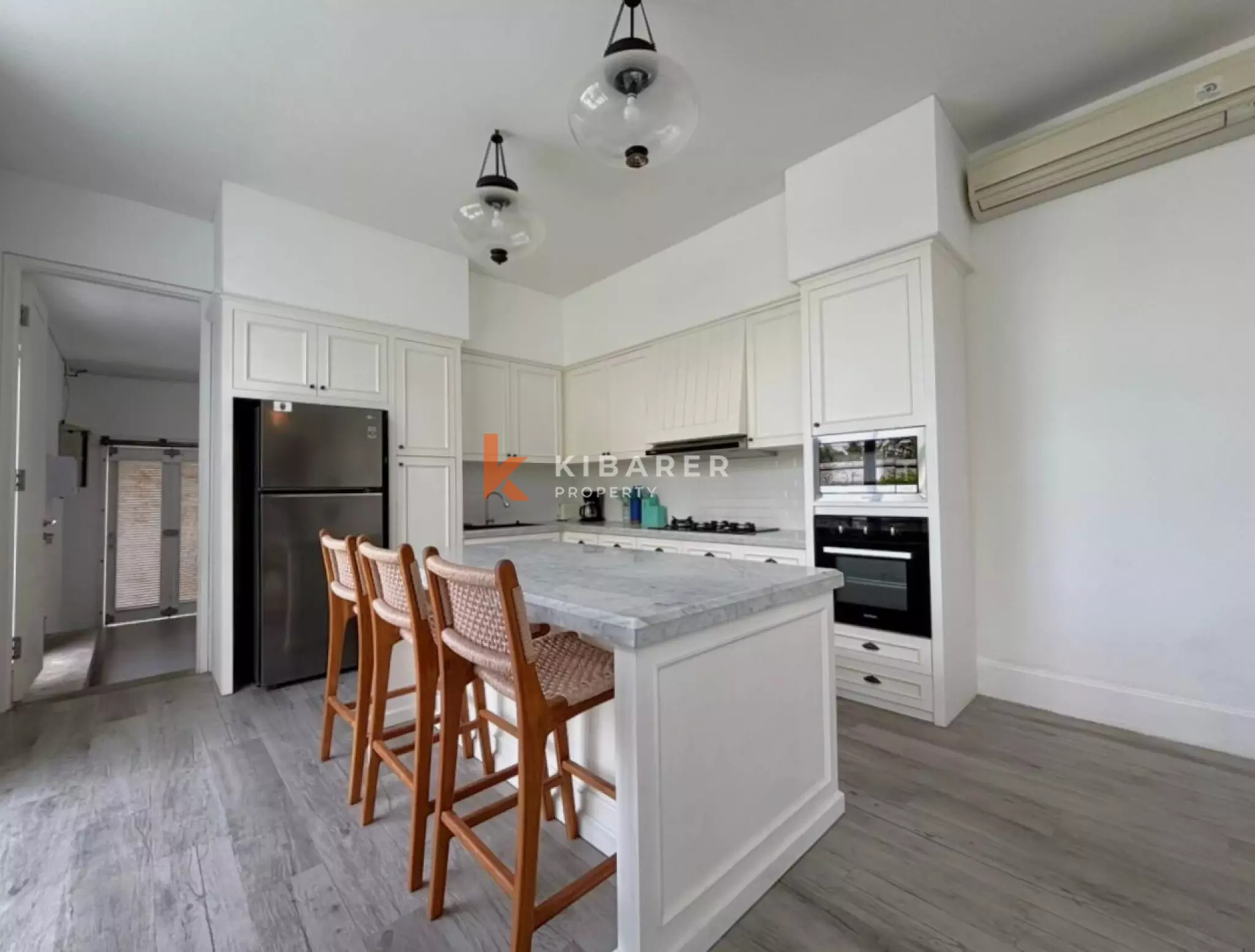 Stylish Coastal Living Three Bedroom Villa in Berawa — image 5