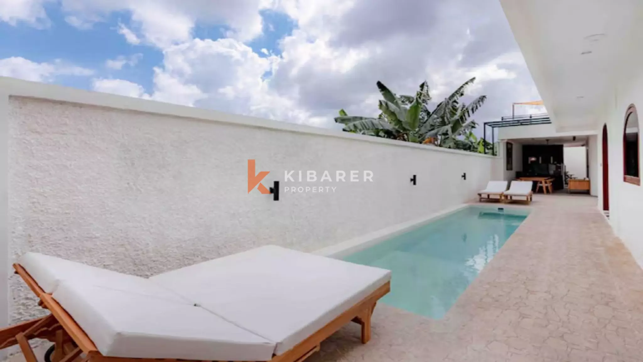 Stylish Junior Suite Three-Bedrooms Villa with Sunken Outdoor in Canggu — image 2