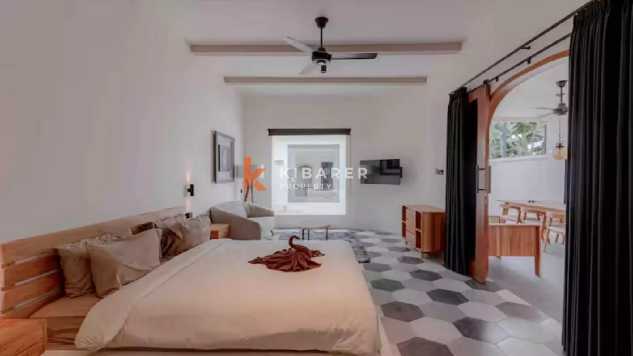 Stylish Junior Suite Three-Bedrooms Villa with Sunken Outdoor in Canggu — image 5