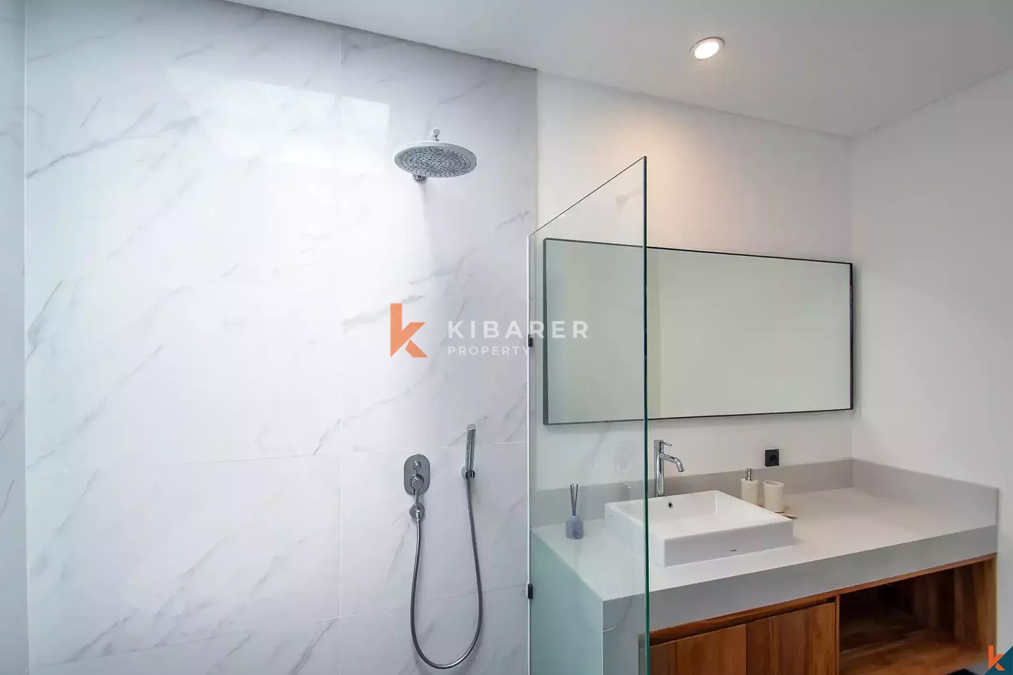 Premium Three-Bedroom Villa with Urban Tropical Design in Umalas — image 18