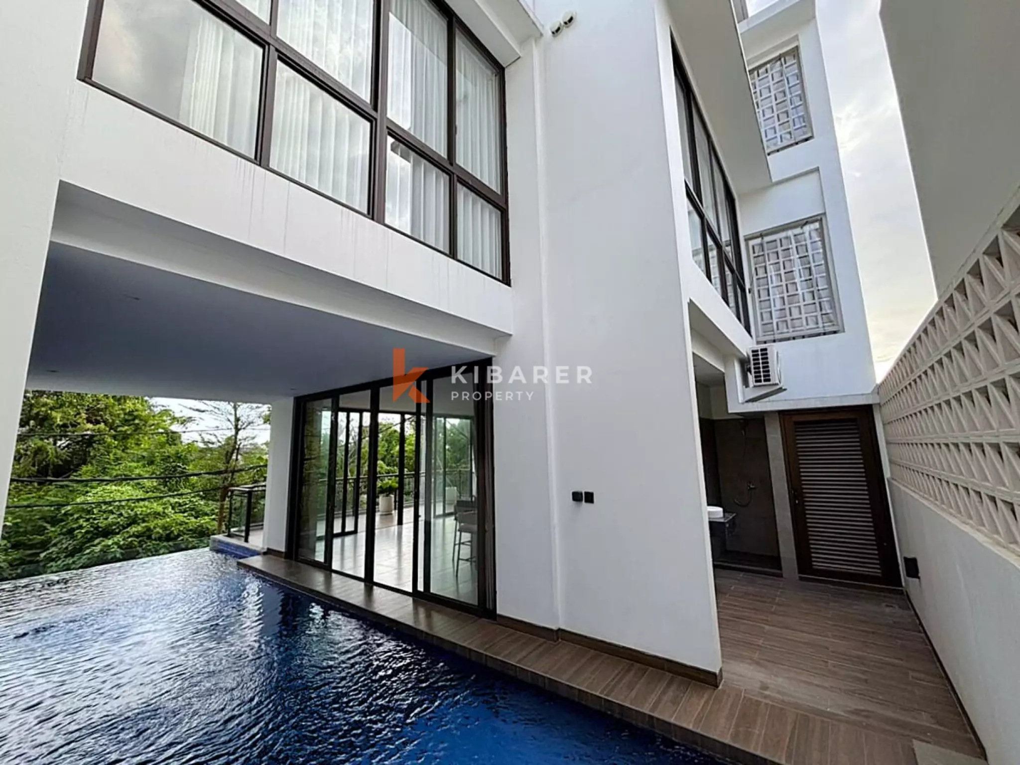 An Urban Tropical Three Bedroom Townhouse Crafted for Modern Living in Berawa