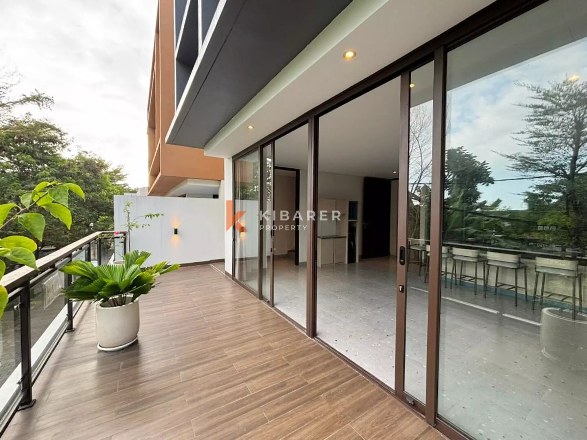 An Urban Tropical Three Bedroom Townhouse Crafted for Modern Living in Berawa — image 10