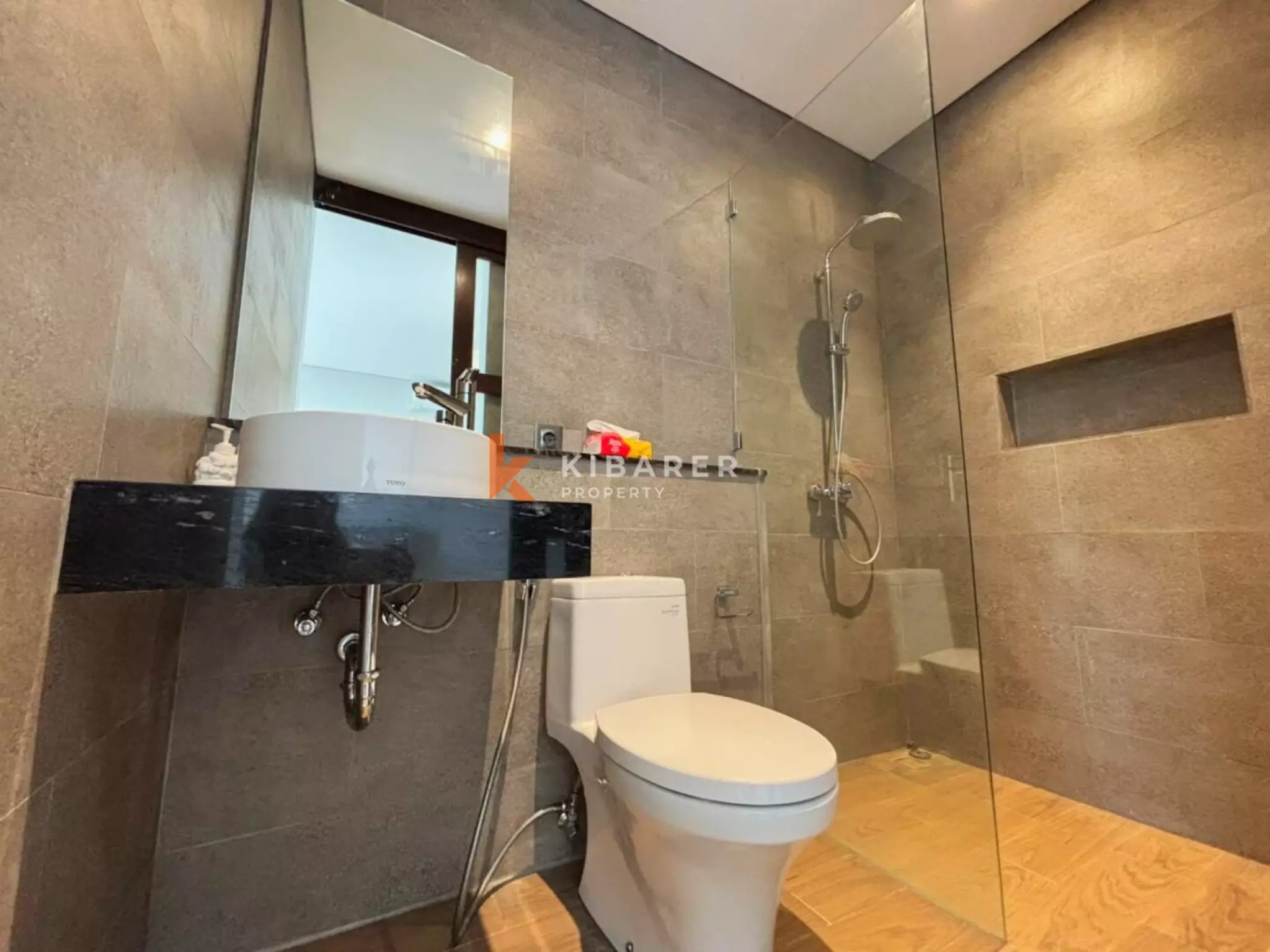 Four Storey Level Three Bedroom Townhouse in Berawa — image 19