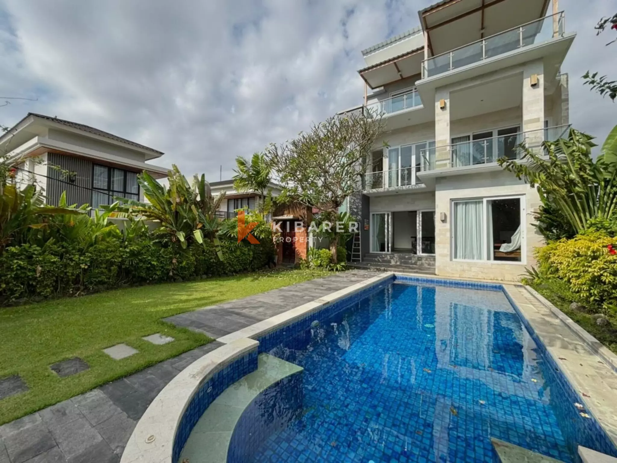 Prime Location Three Bedroom Villa in Berawa Near Finns & Atlas Beach Club — image 14