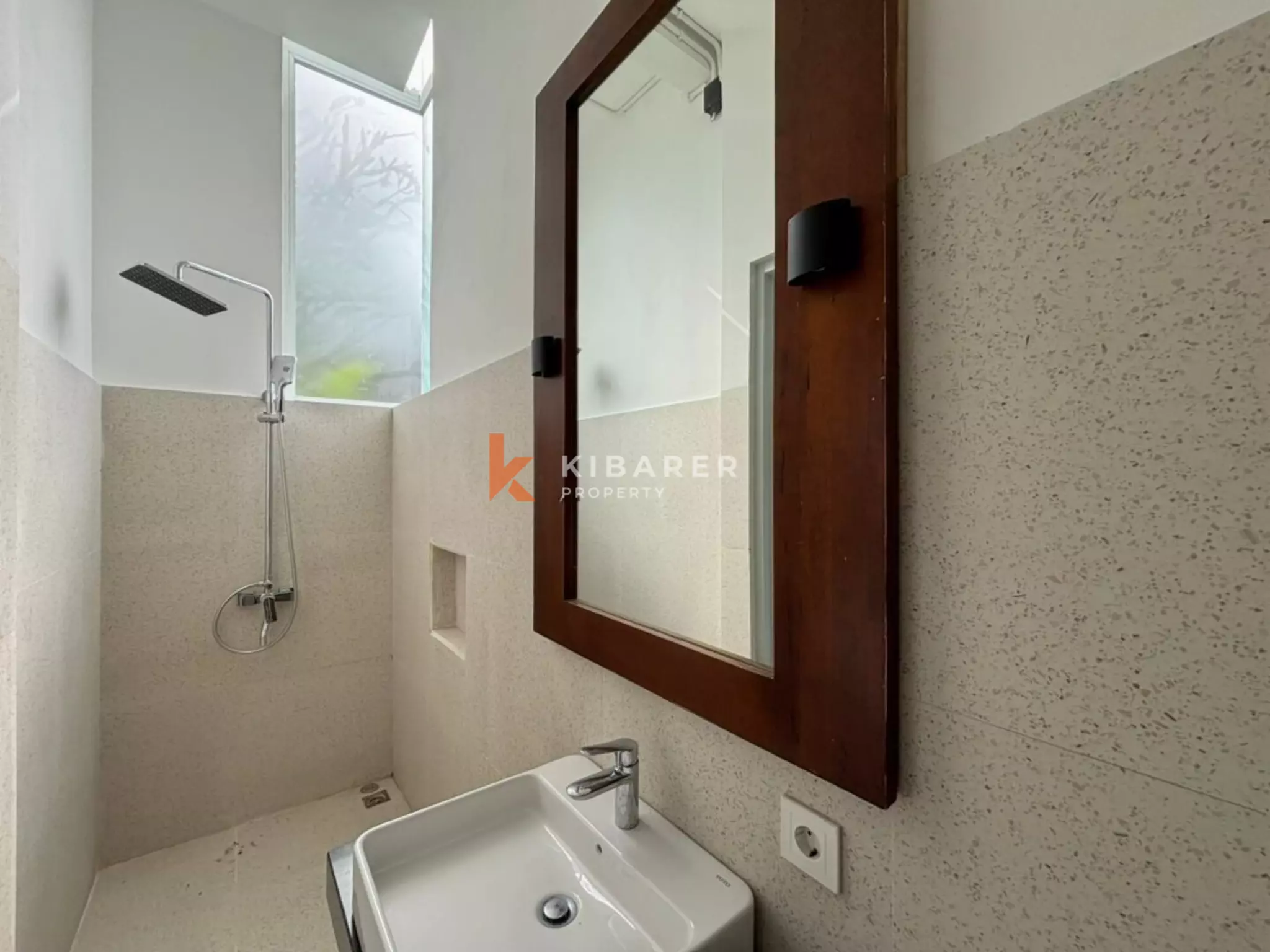 Prime Location Three Bedroom Villa in Berawa Near Finns & Atlas Beach Club — image 12