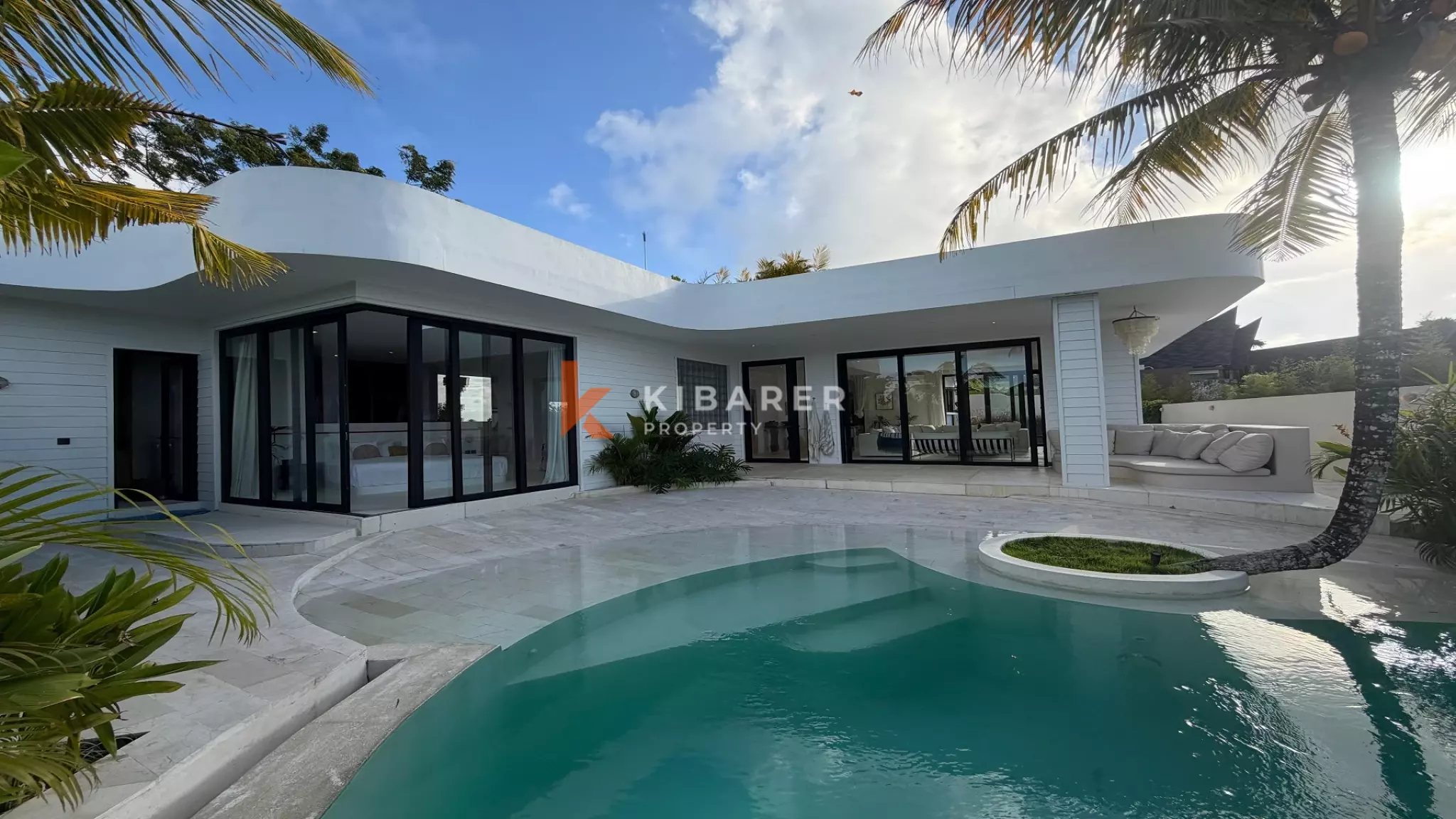 Luxury Beach Concept Two-Bedrooms Enclosed Living Villa in Uluwatu