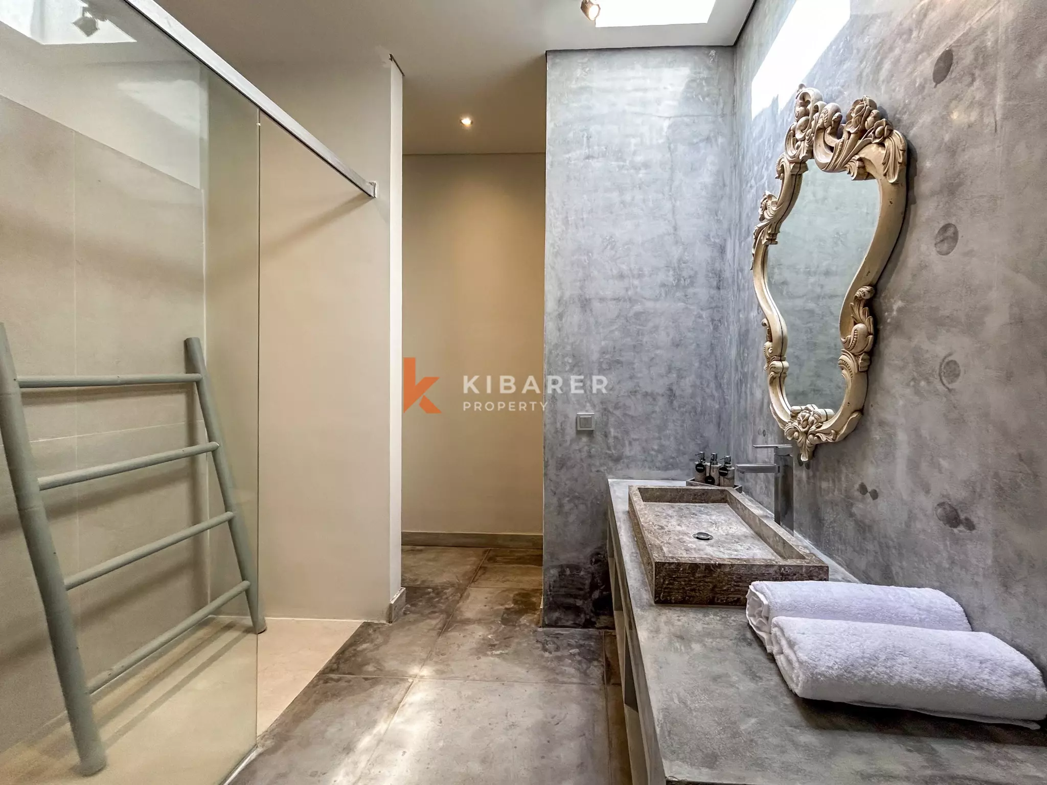 Charming Three-Bedroom Tropical Villa with Garden and Private Pool in Berawa — image 14