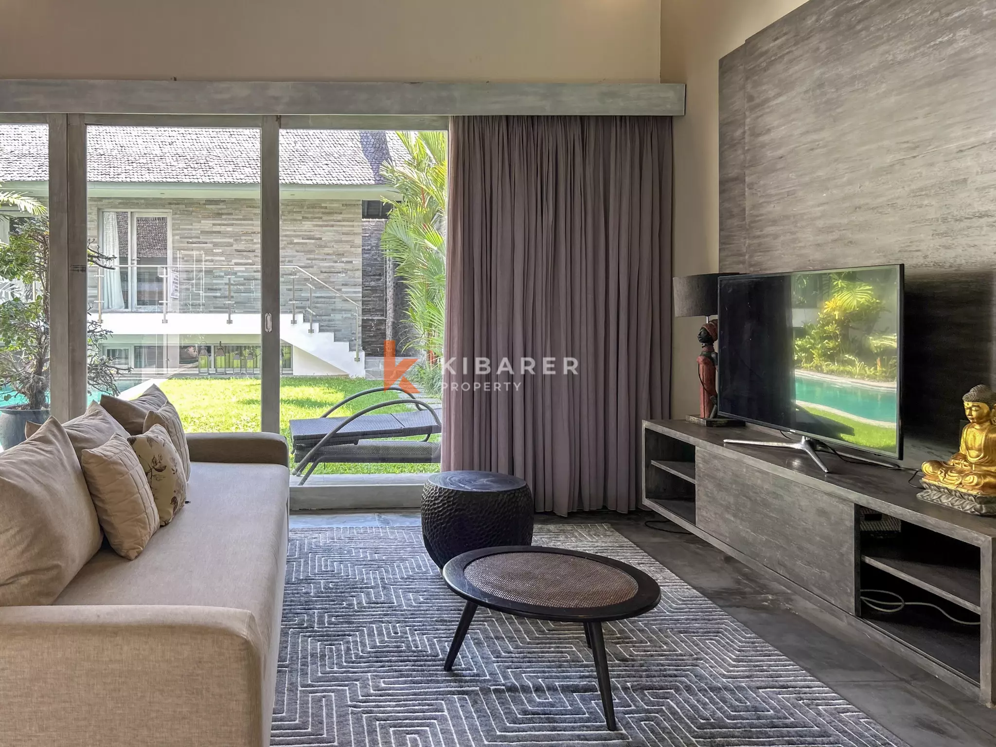 Charming Three-Bedroom Tropical Villa with Garden and Private Pool in Berawa — image 6