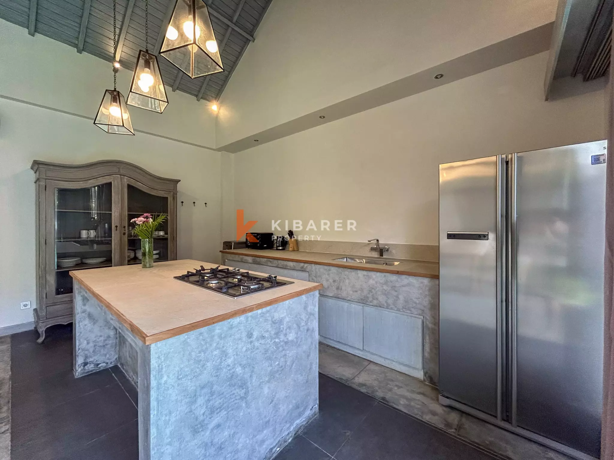 Charming Three-Bedroom Tropical Villa with Garden and Private Pool in Berawa — image 9