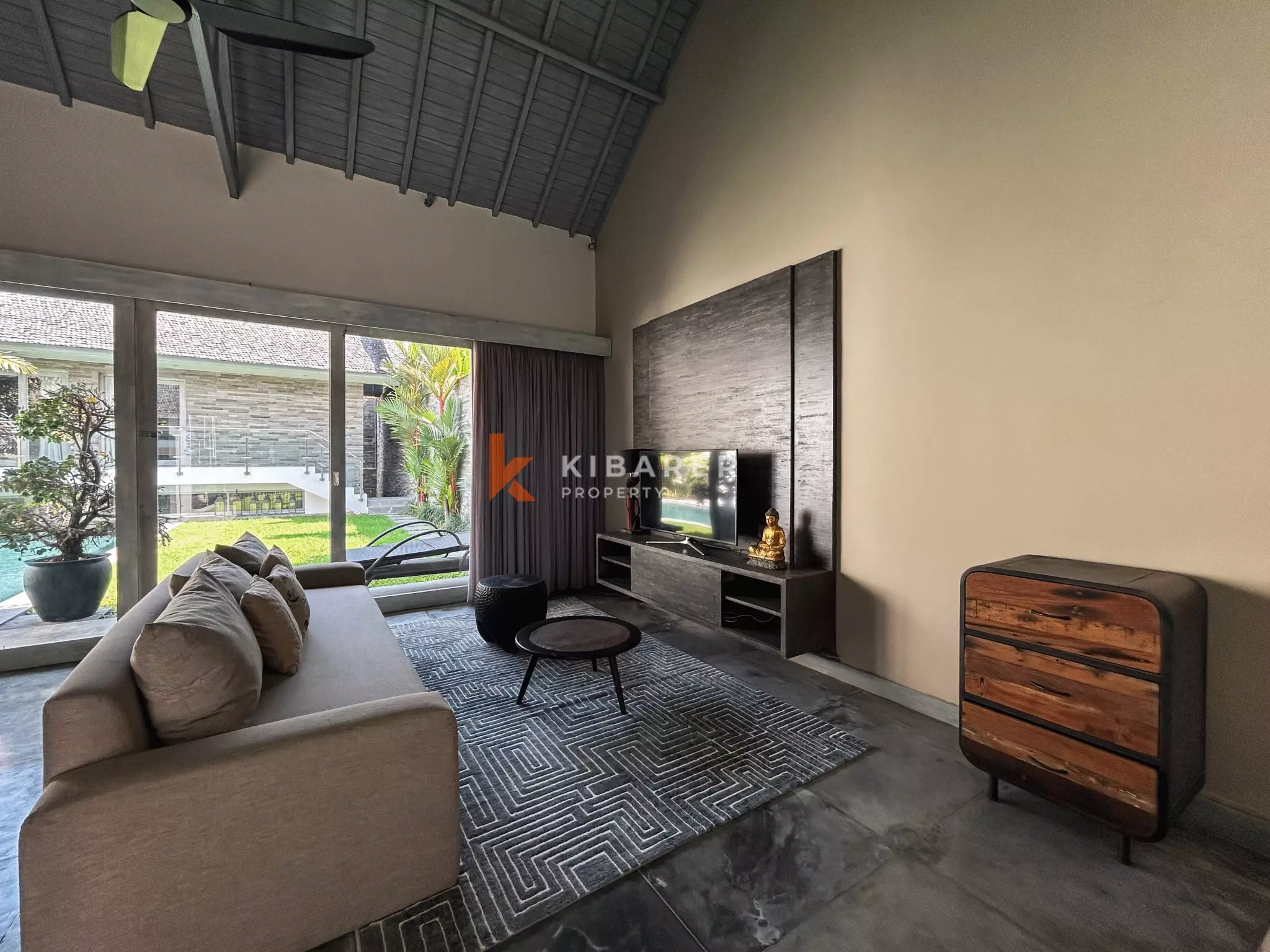 Charming Three-Bedroom Tropical Villa with Garden and Private Pool in Berawa — image 7