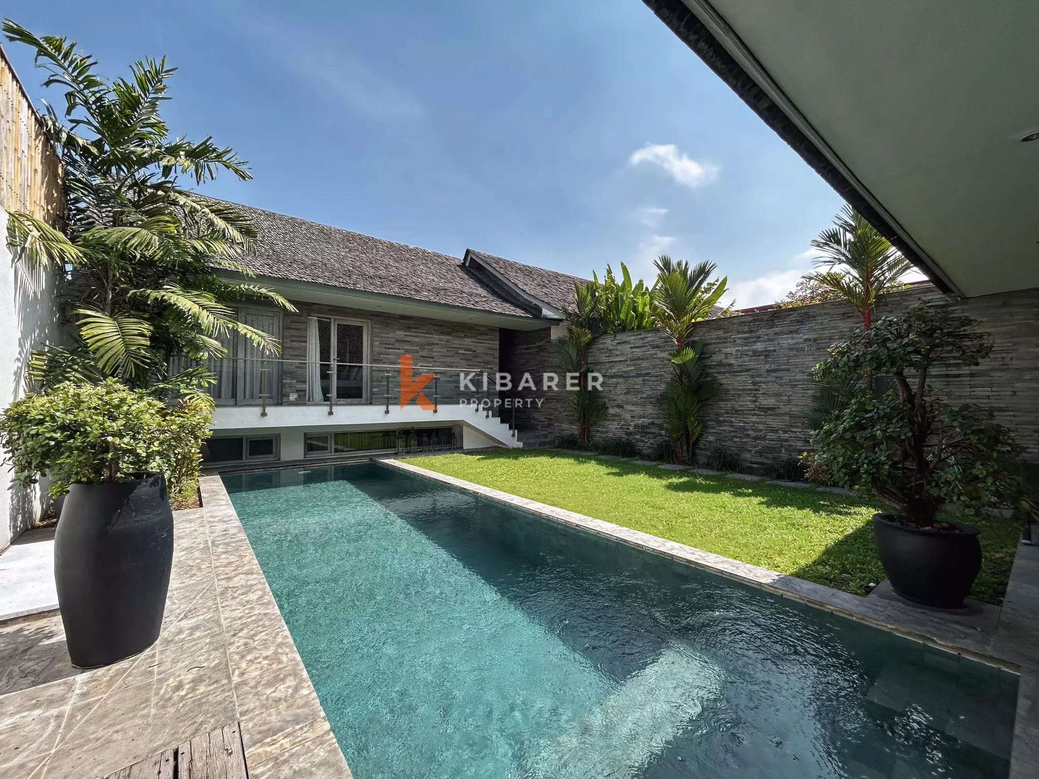 Charming Three-Bedroom Tropical Villa with Garden and Private Pool in Berawa — image 2