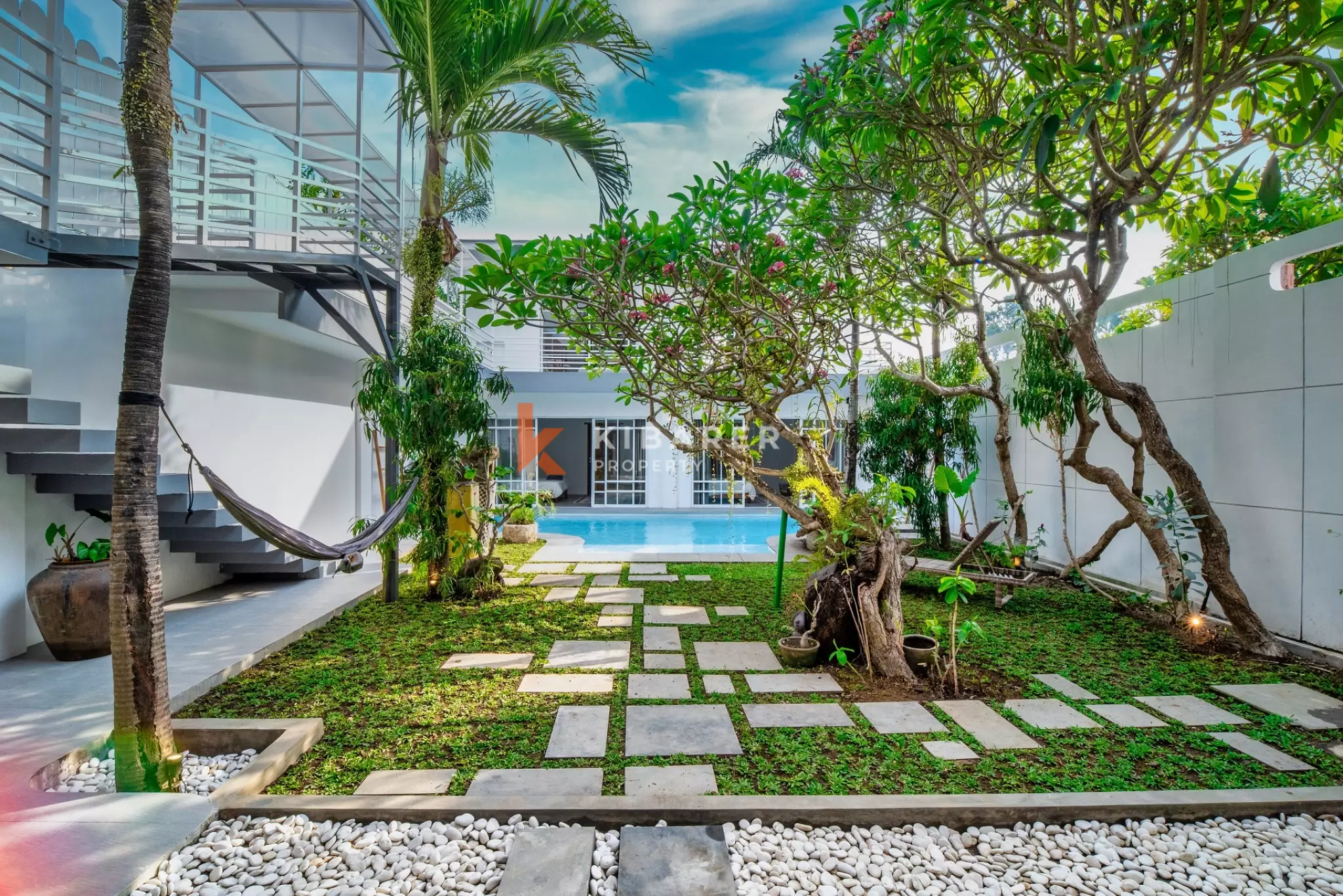 Luxury Four-Bedroom Villa with Enclosed Living Room in Prime Berawa Location — image 1