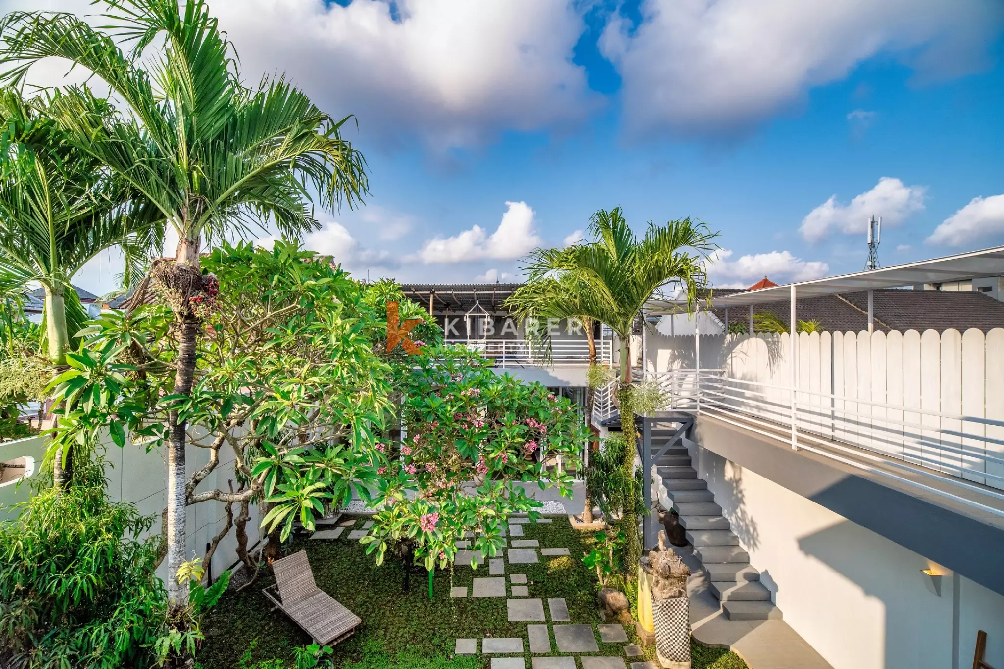 Spacious Entertainment Four-Bedrooms Enclosed Living Villa in Prime Berawa — image 4