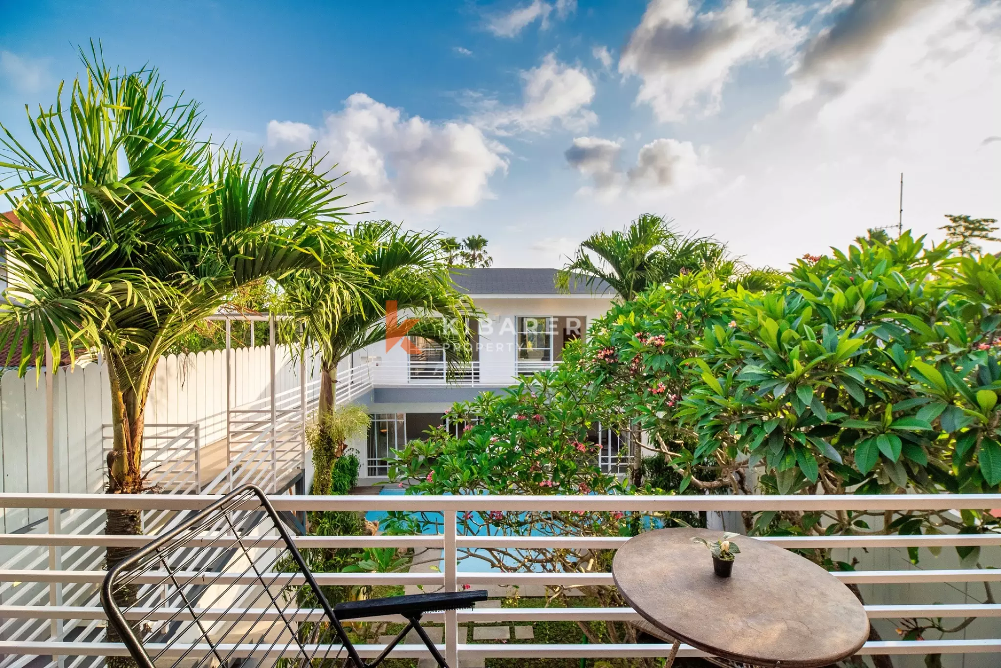 Spacious Entertainment Four-Bedrooms Enclosed Living Villa in Prime Berawa — image 9