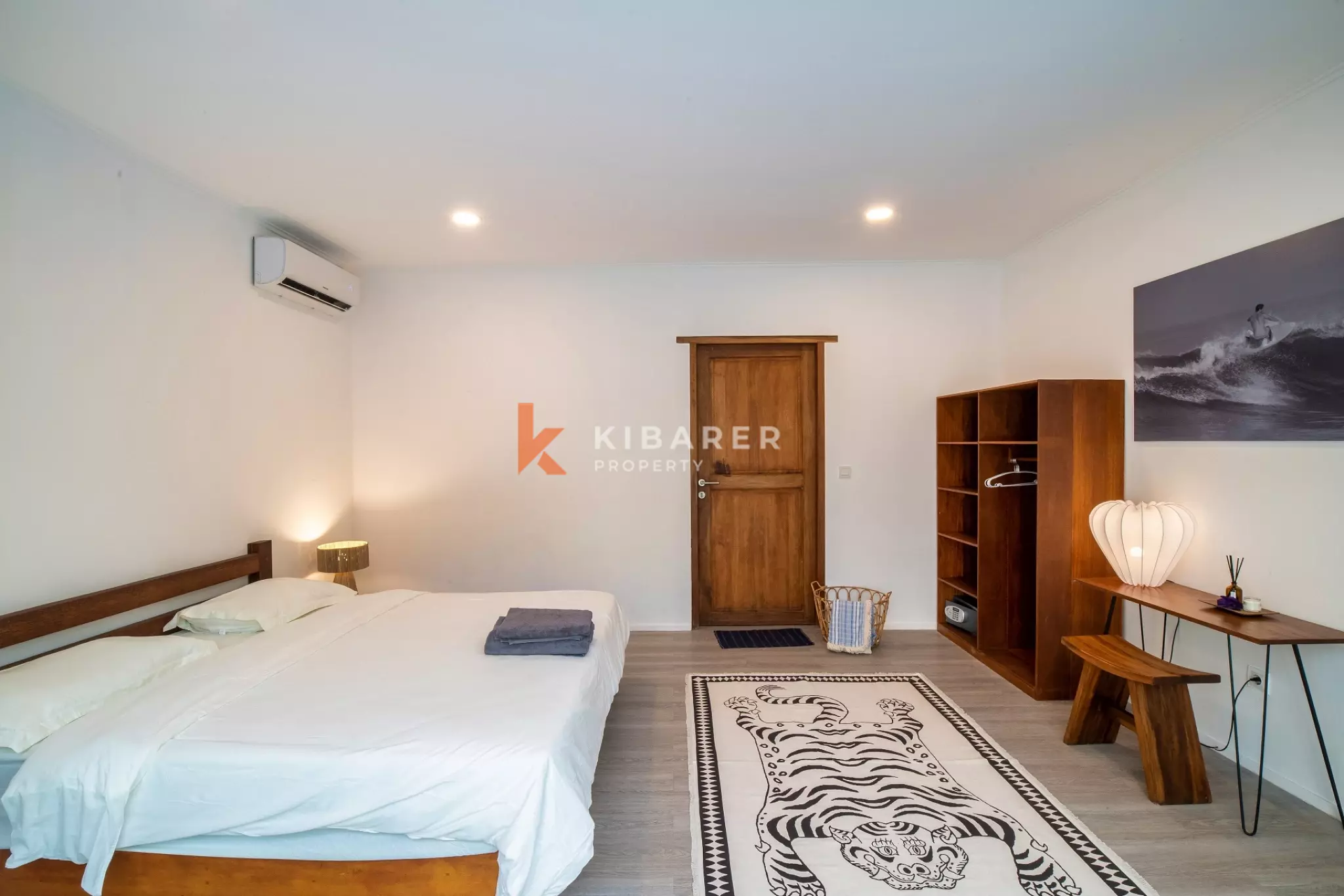 Spacious Entertainment Four-Bedrooms Enclosed Living Villa in Prime Berawa — image 11