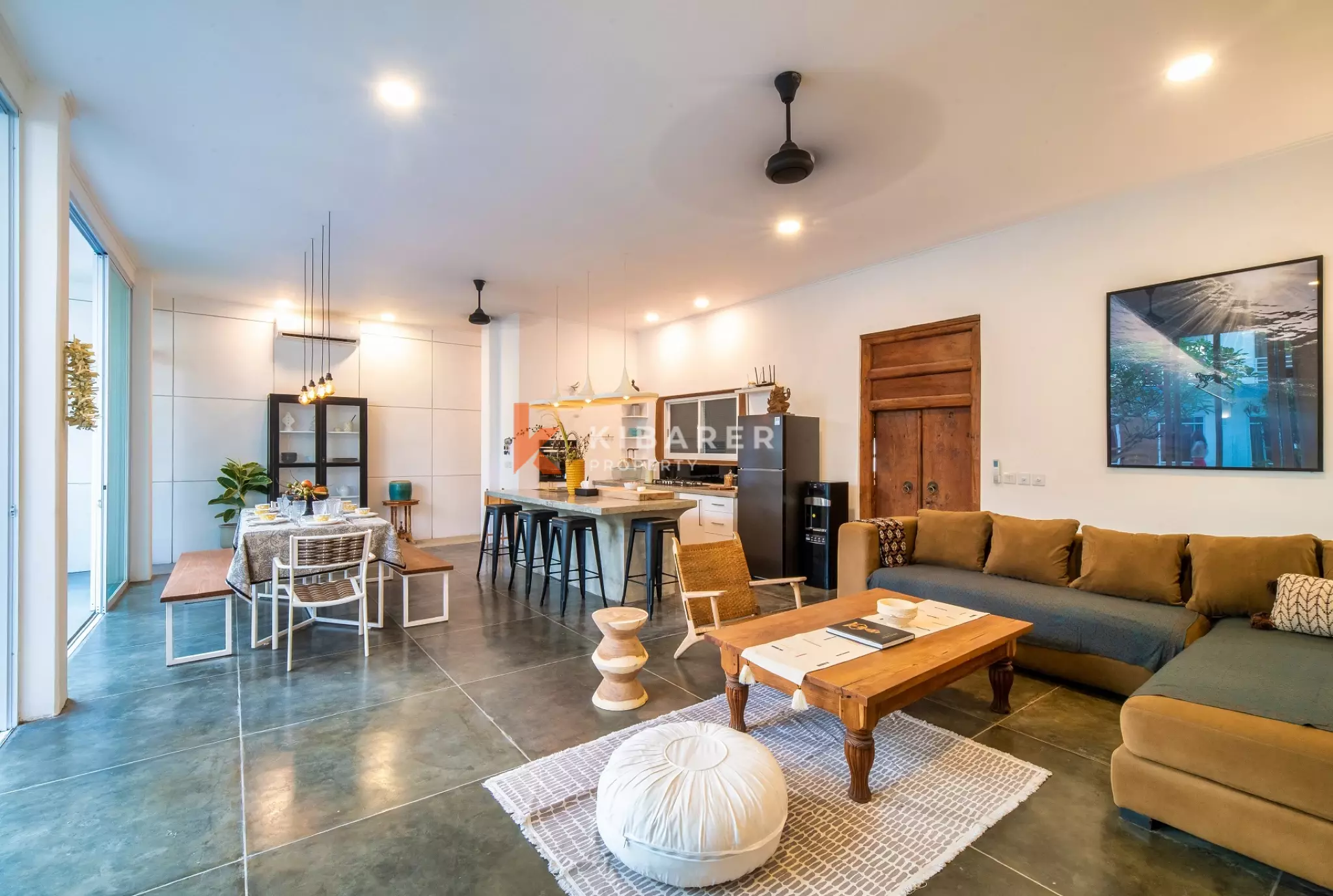 Spacious Entertainment Four-Bedrooms Enclosed Living Villa in Prime Berawa — image 13