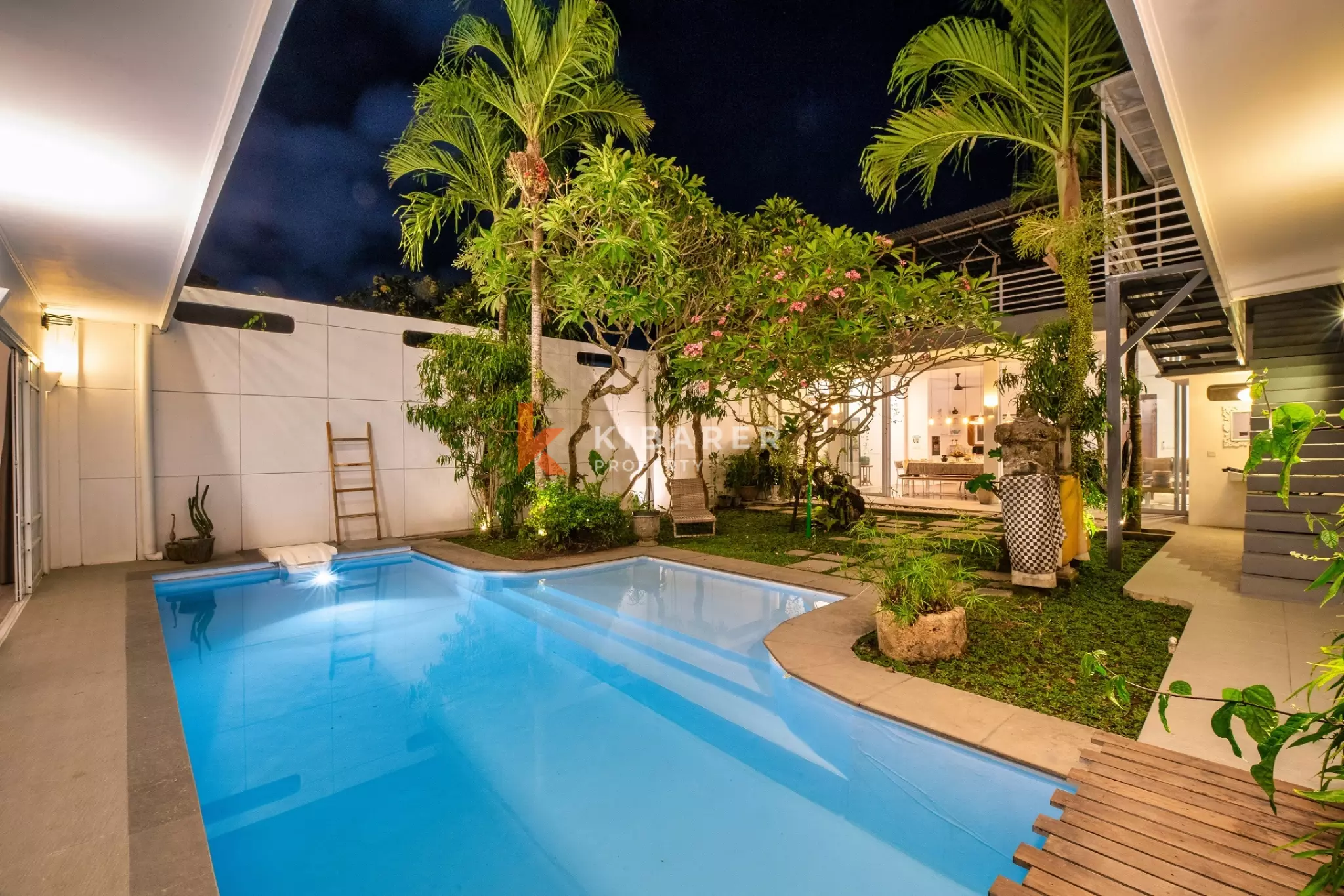 Spacious Entertainment Four-Bedrooms Enclosed Living Villa in Prime Berawa
