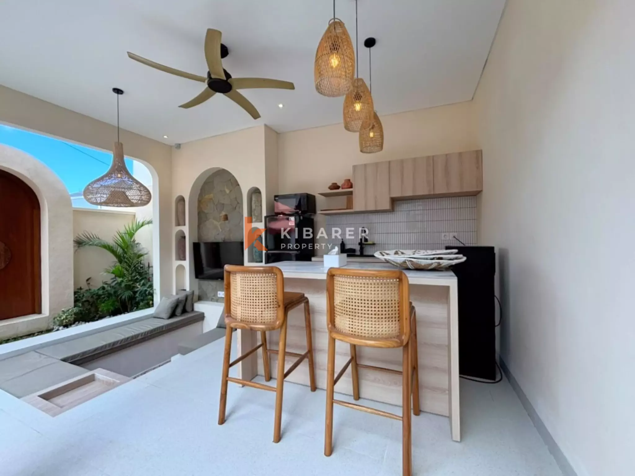 Elegant Three Bedroom Rooftop Pool Villa Near Bali's Best Beaches in Ungasan — image 7