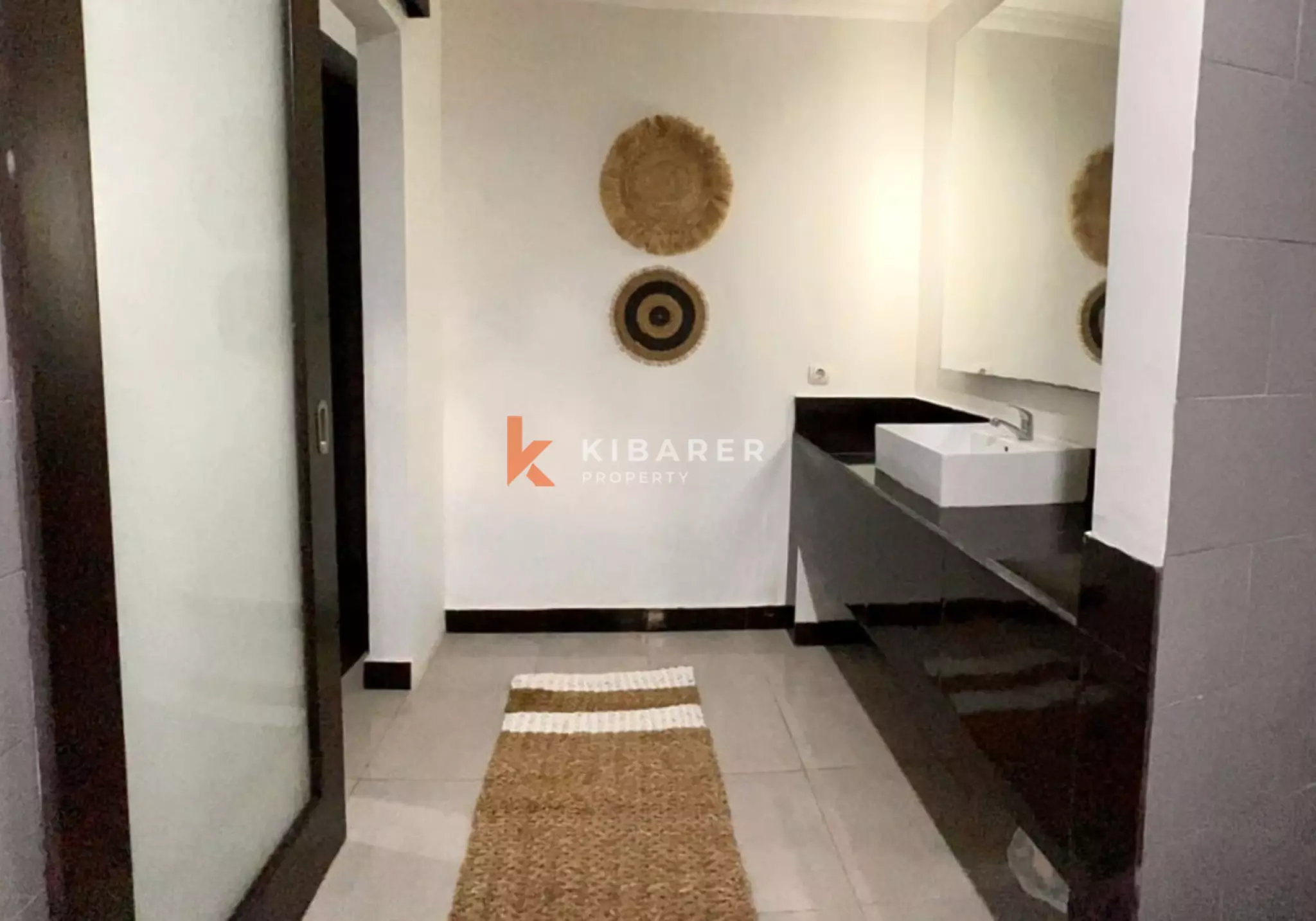 Charming Tropical Two Bedromm Villa Close to Bali Collection — image 11