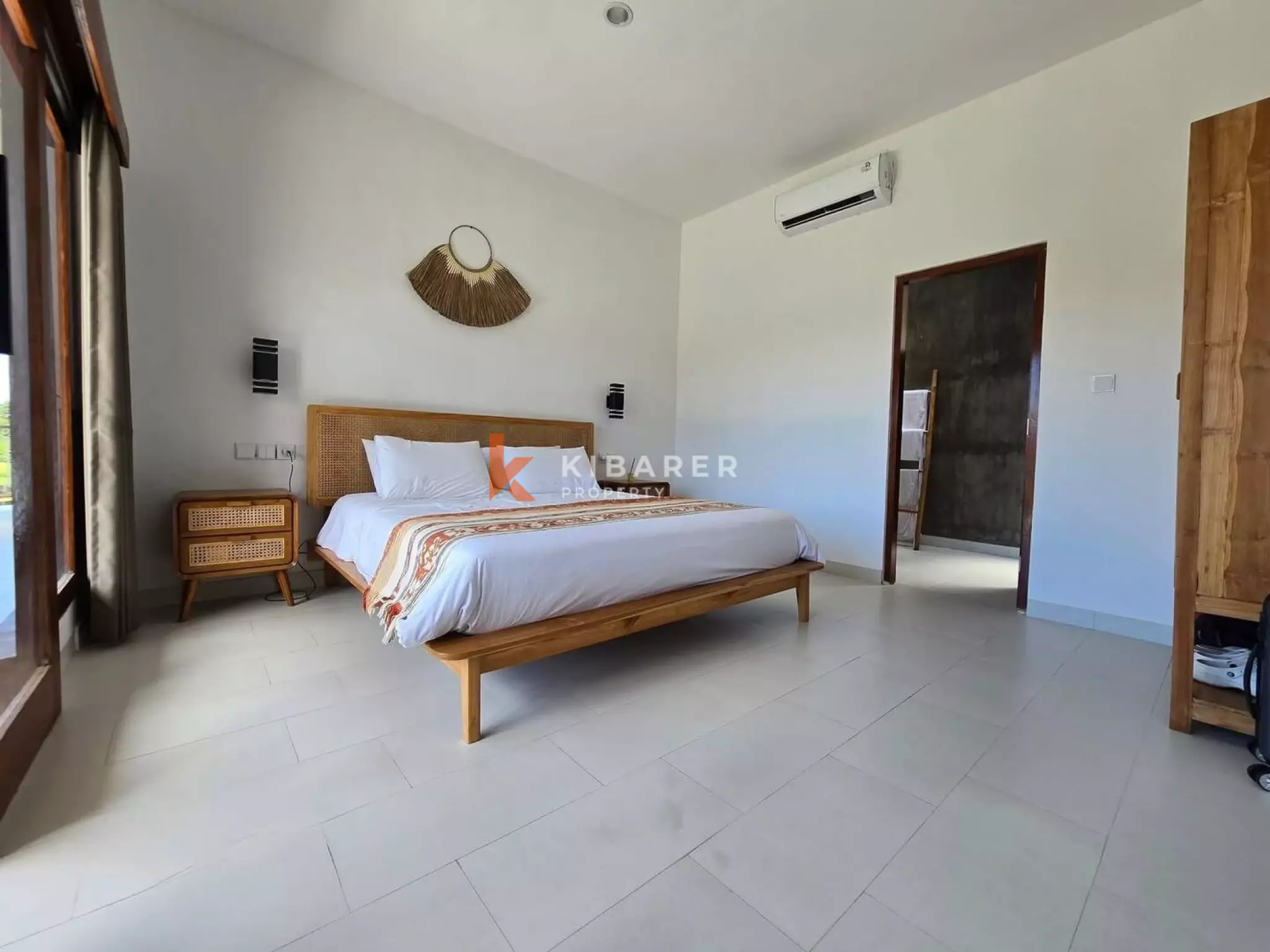 Prime Berawa Three Bedroom Open Living Villa Near Beach and cafes — image 10