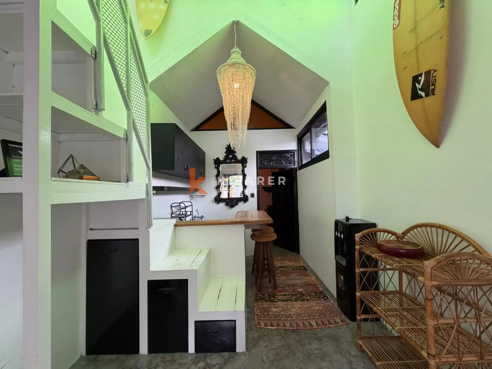 Artictic Contemporer One-Bedroom Loft Plus Additional Room Situated in Berawa — image 12