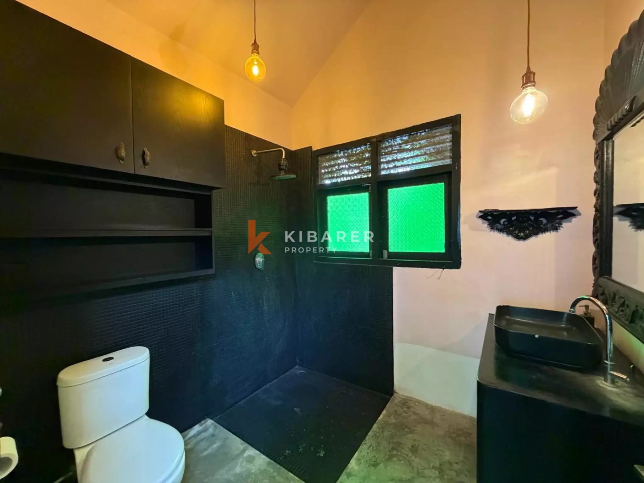 Artictic Contemporer One-Bedroom Loft Plus Additional Room Situated in Berawa — image 14