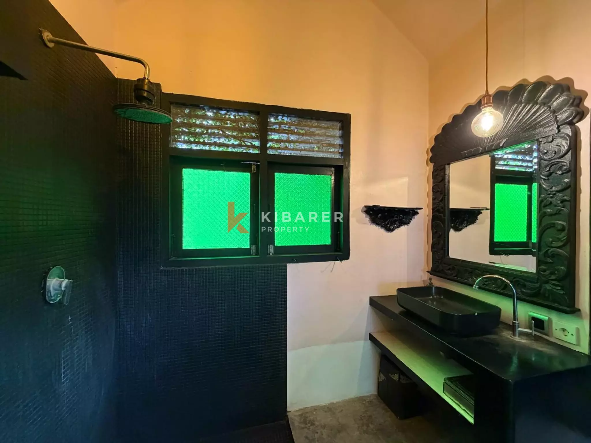 Artictic Contemporer One-Bedroom Loft Plus Additional Room Situated in Berawa — image 15