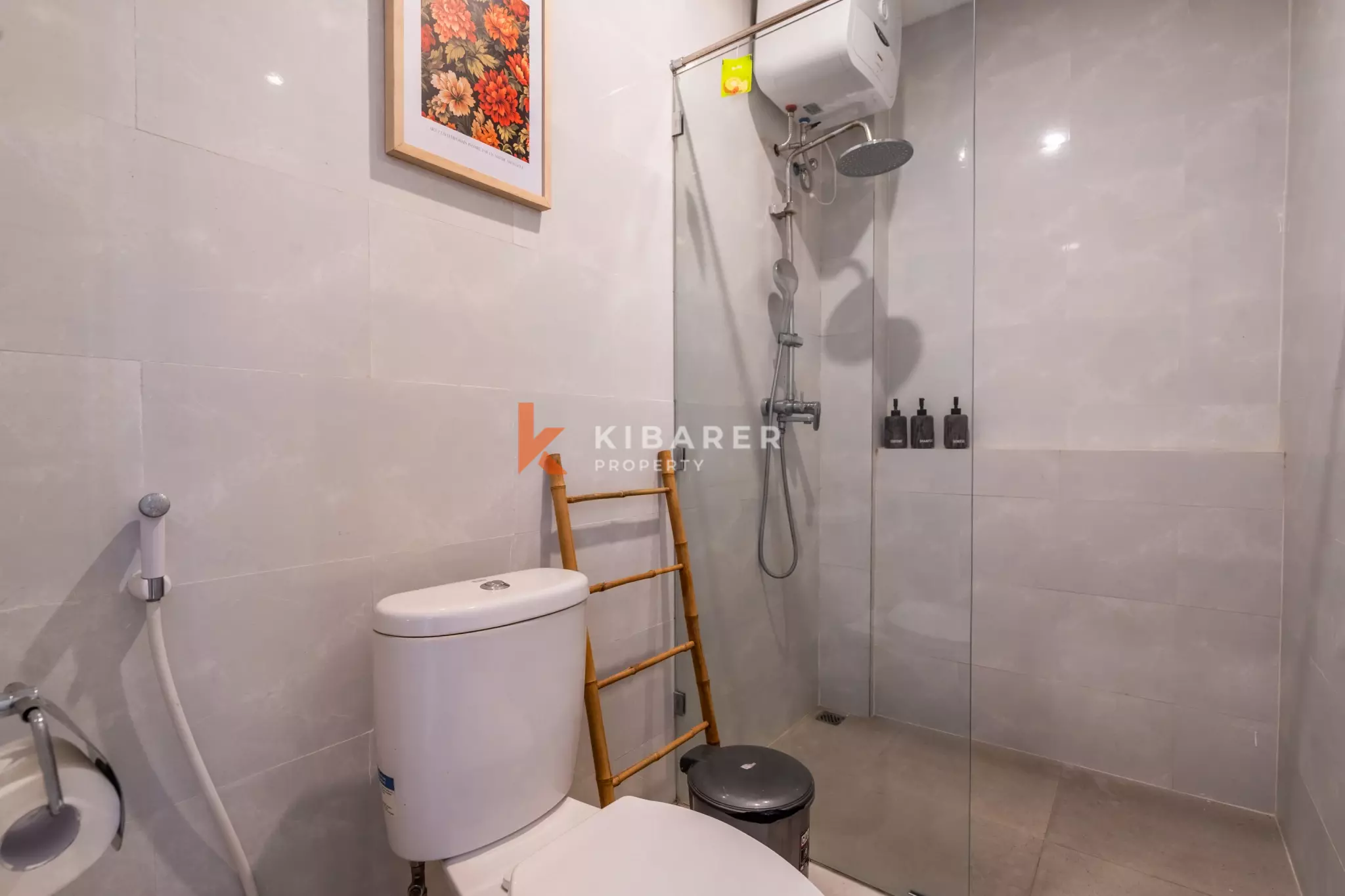 Boho-Chic Four-Bedrooms Enclosed Living Villa Steps from Echo Beach Canggu — image 8