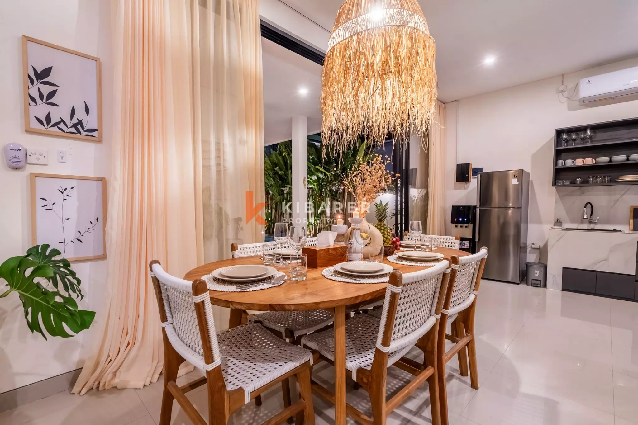 Boho-Chic Four-Bedrooms Enclosed Living Villa Steps from Echo Beach Canggu — image 4
