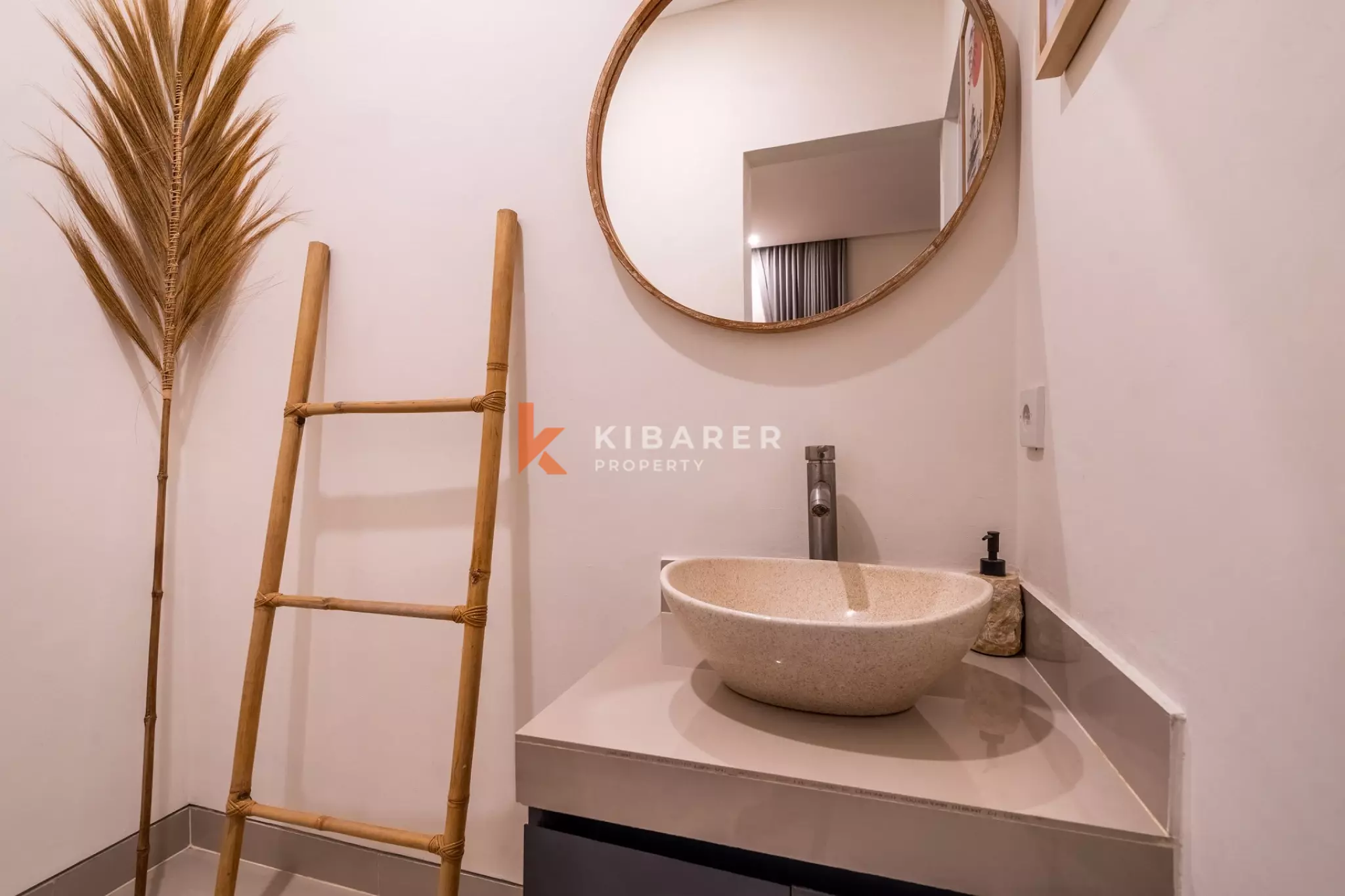 Boho-Chic Four-Bedrooms Enclosed Living Villa Steps from Echo Beach Canggu — image 19
