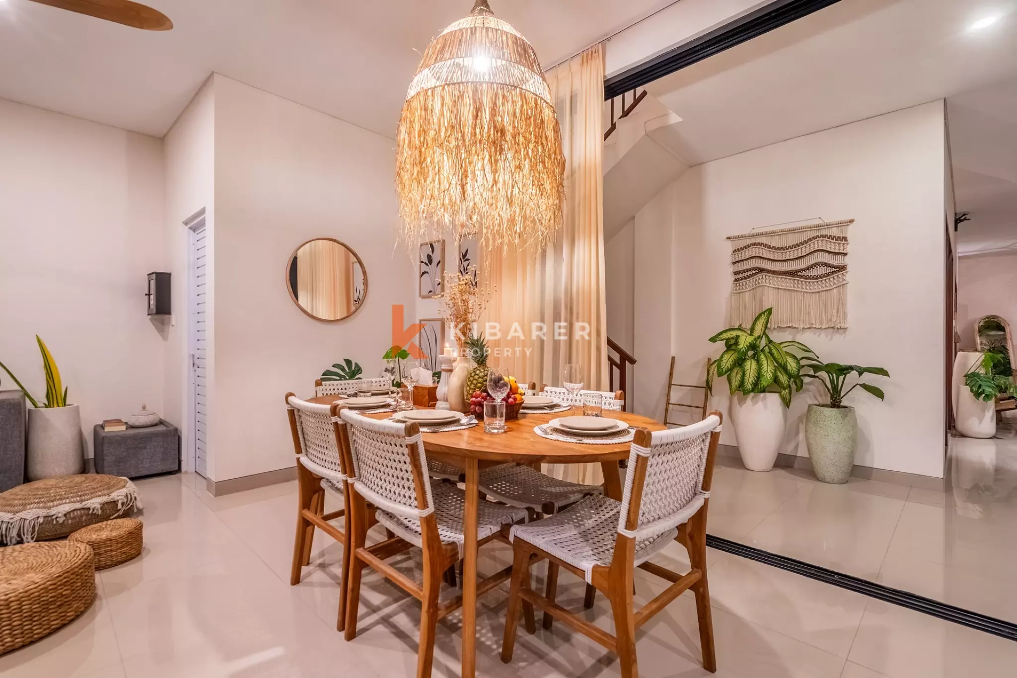 Boho-Chic Four-Bedrooms Enclosed Living Villa Steps from Echo Beach Canggu — image 3