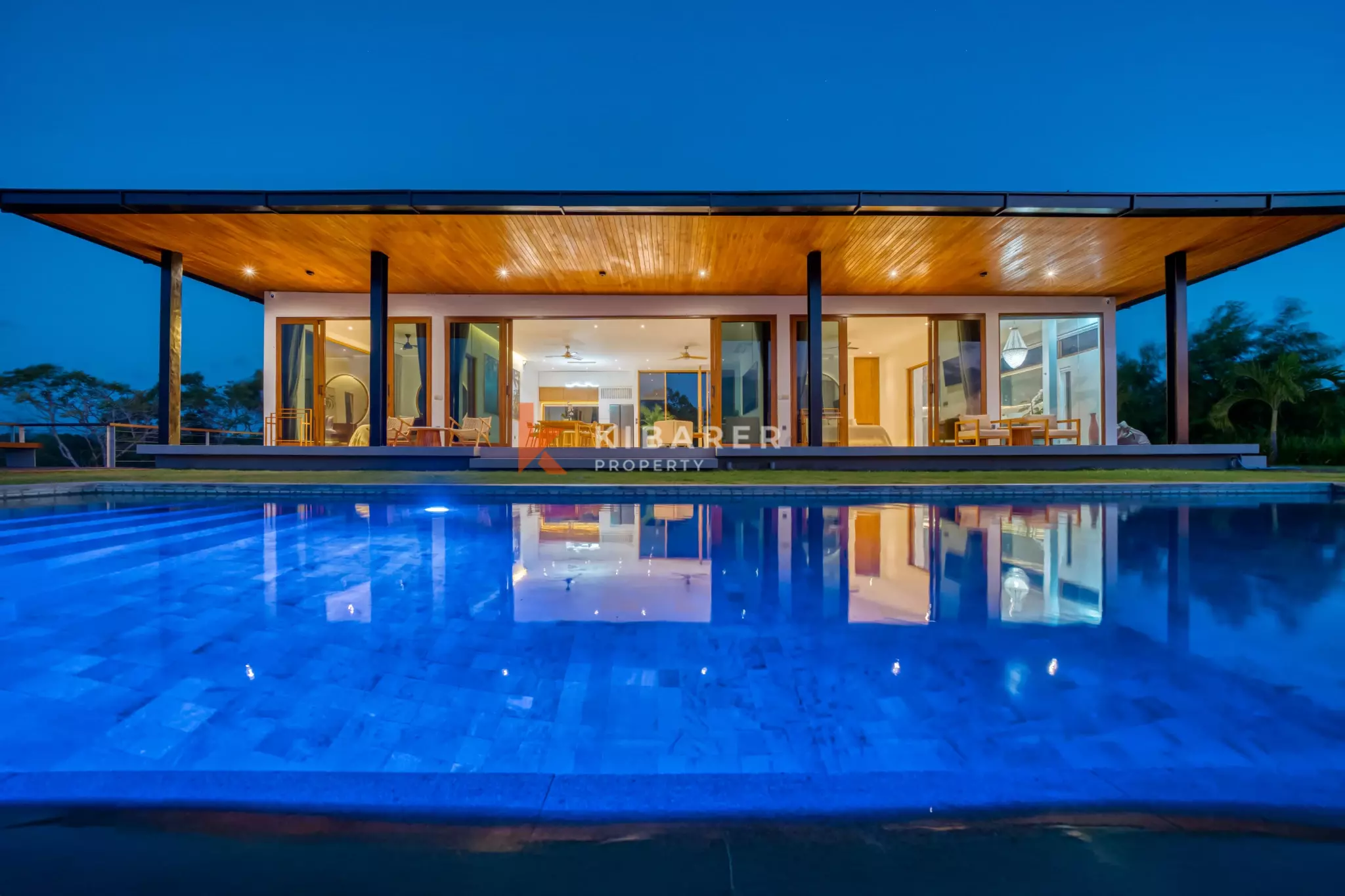 Elegant Cliffside Three-Bedroom Villa with Panoramic Ocean Views in Prime Uluwatu — image 3