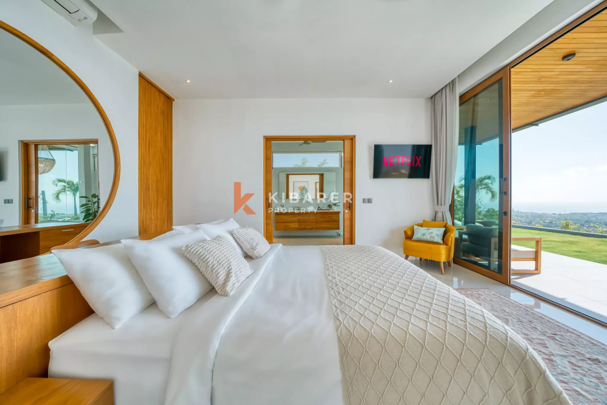 Elegant Cliffside Three-Bedroom Villa with Panoramic Ocean Views in Prime Uluwatu — image 7