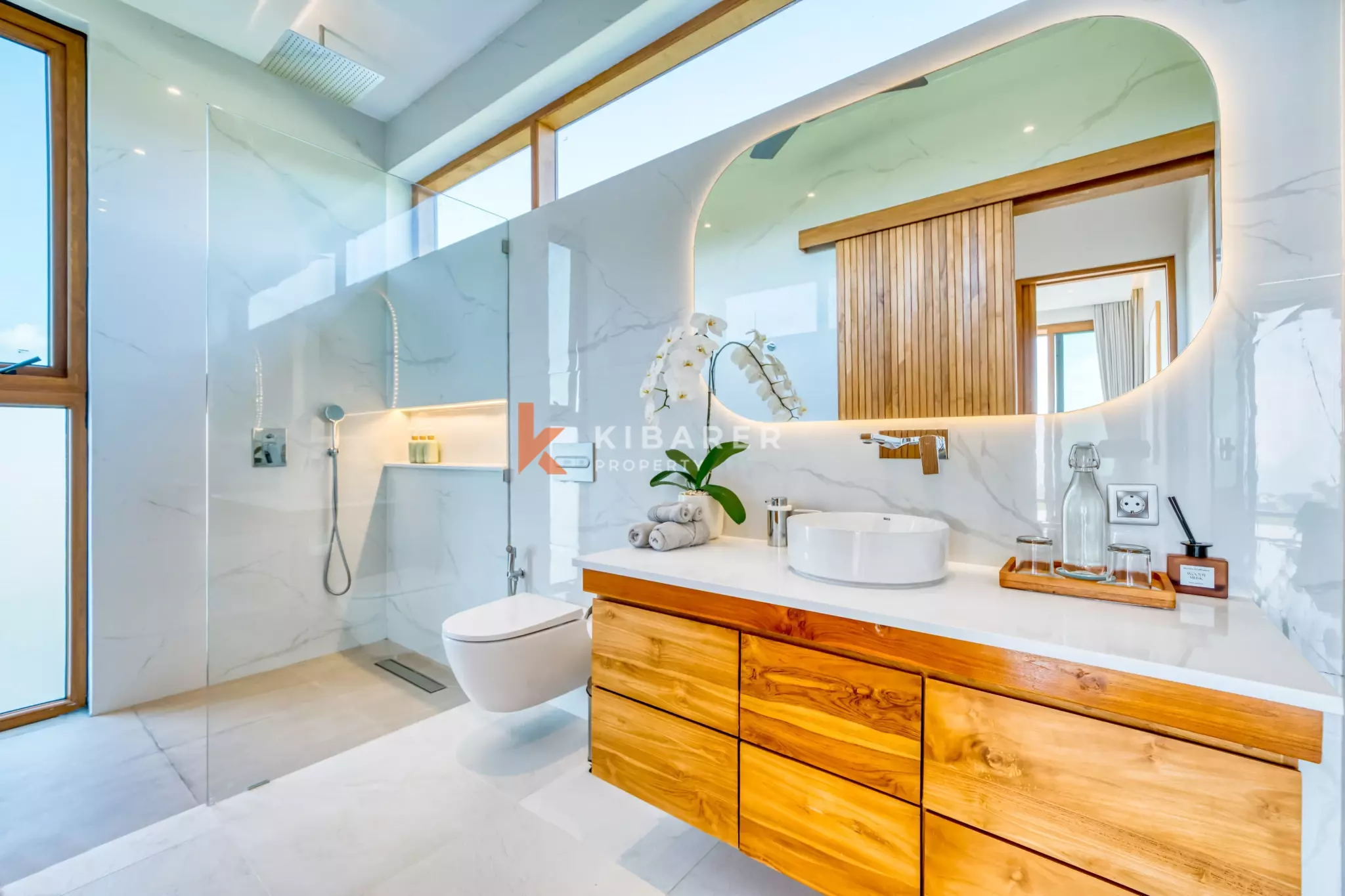 Elegant Cliffside Three-Bedroom Villa with Panoramic Ocean Views in Prime Uluwatu — image 10