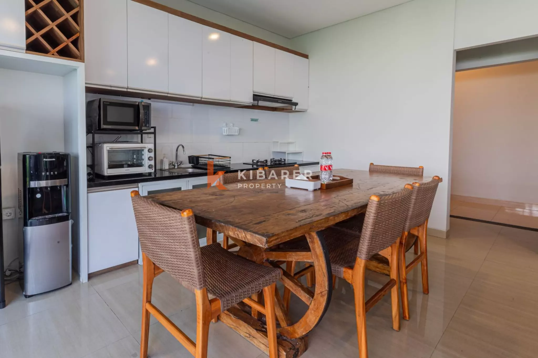 Spacious Three Bedroom Enclosed Living Villa in Jimbaran — image 6