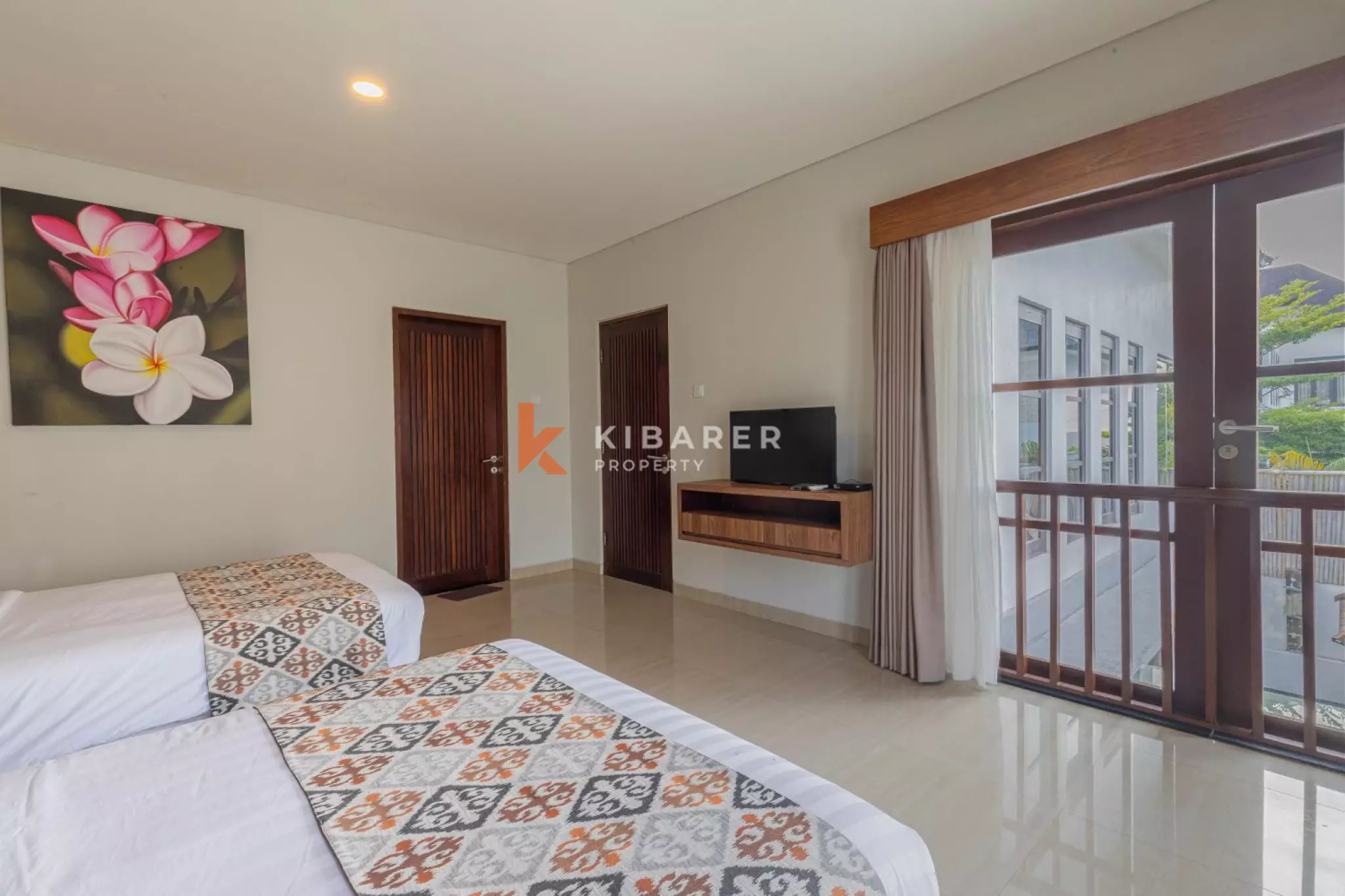 Spacious Three Bedroom Enclosed Living Villa in Jimbaran — image 19