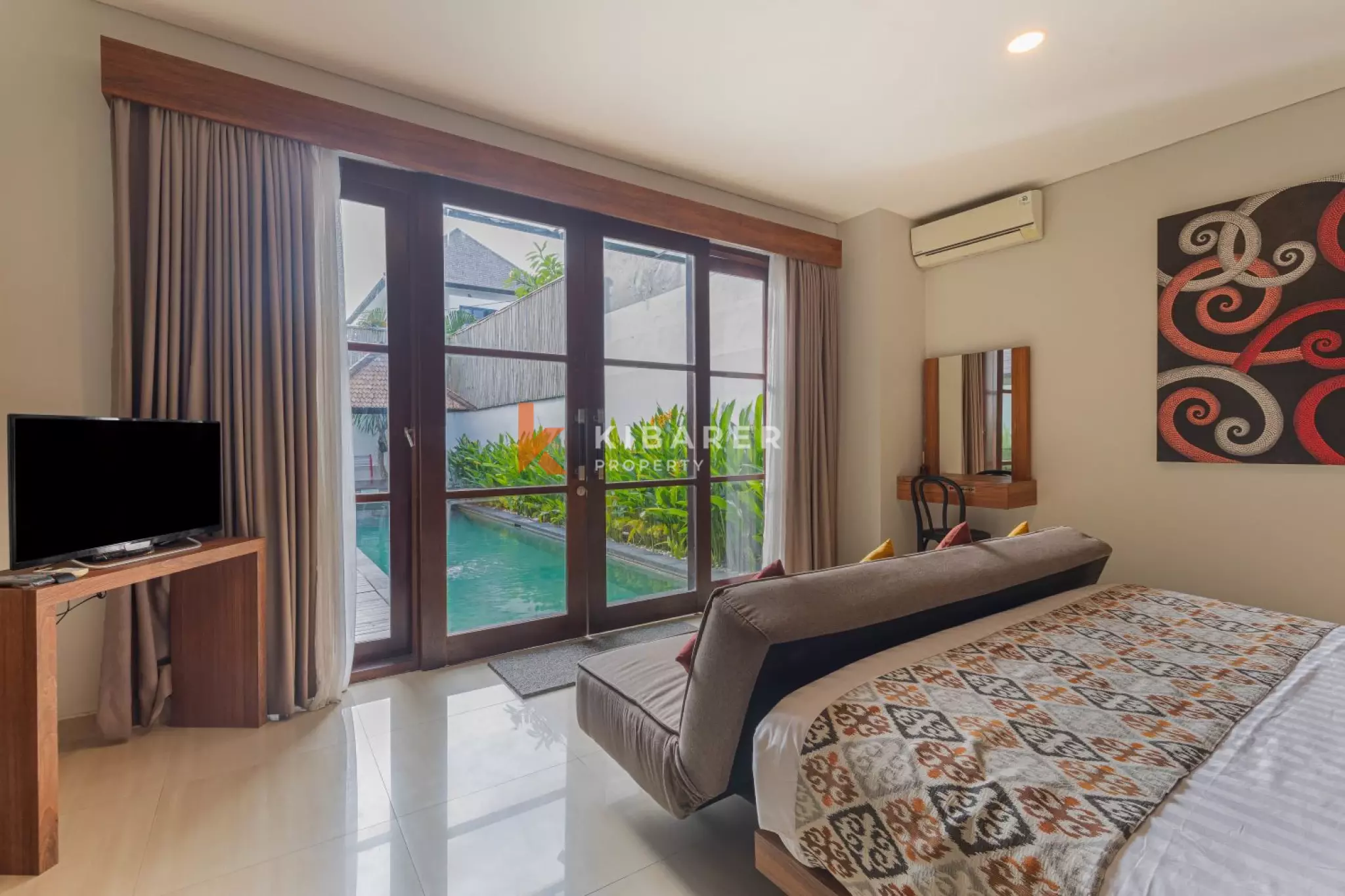 Spacious Three Bedroom Enclosed Living Villa in Jimbaran — image 11
