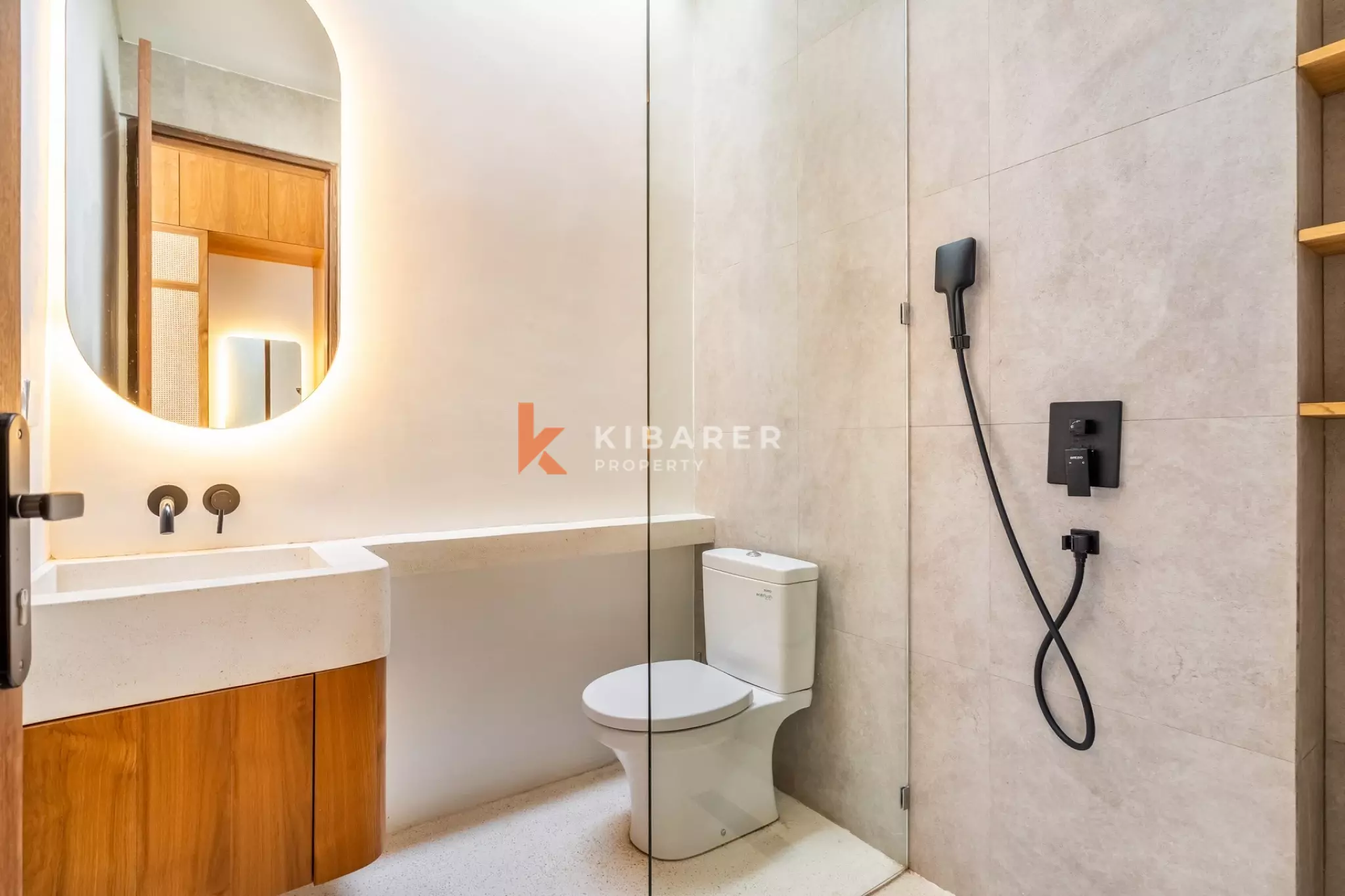 Elegant Family Four-Bedrooms Villa with Dual Kitchens in Ungasan — image 19