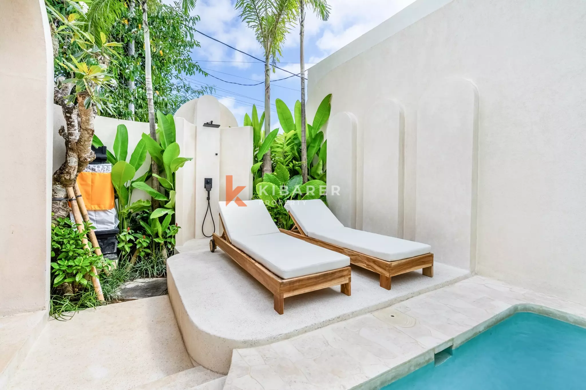Elegant Family Four-Bedrooms Villa with Dual Kitchens in Ungasan — image 2