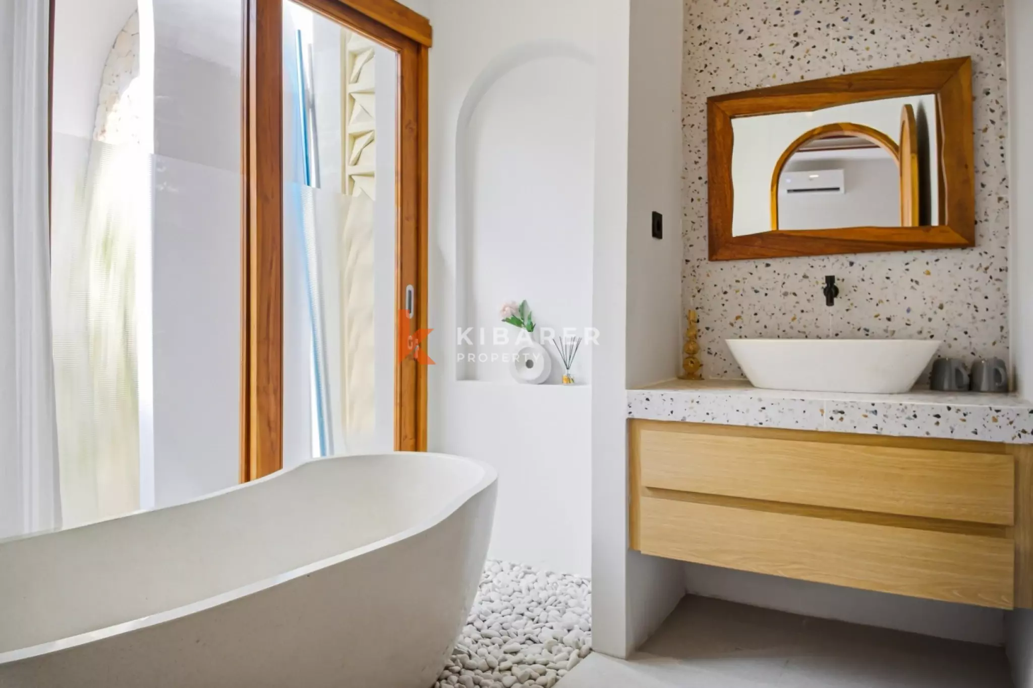 Stylish Two Bedroom Villa in Uluwatu's Premier Lifestyle District — image 8