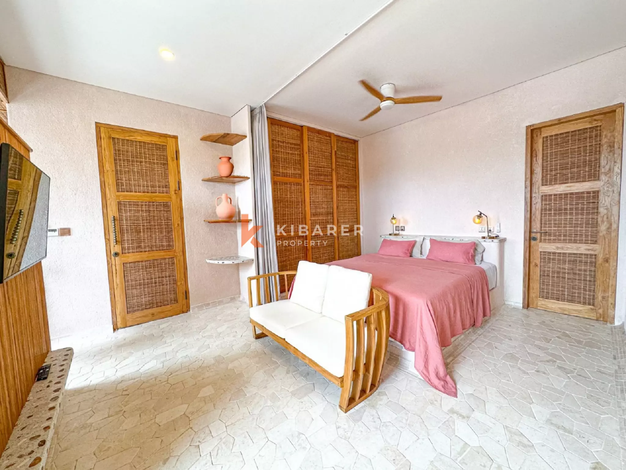 Detailed Modern Design One-Bedroom Apartment in Tumbak Bayuh — image 1