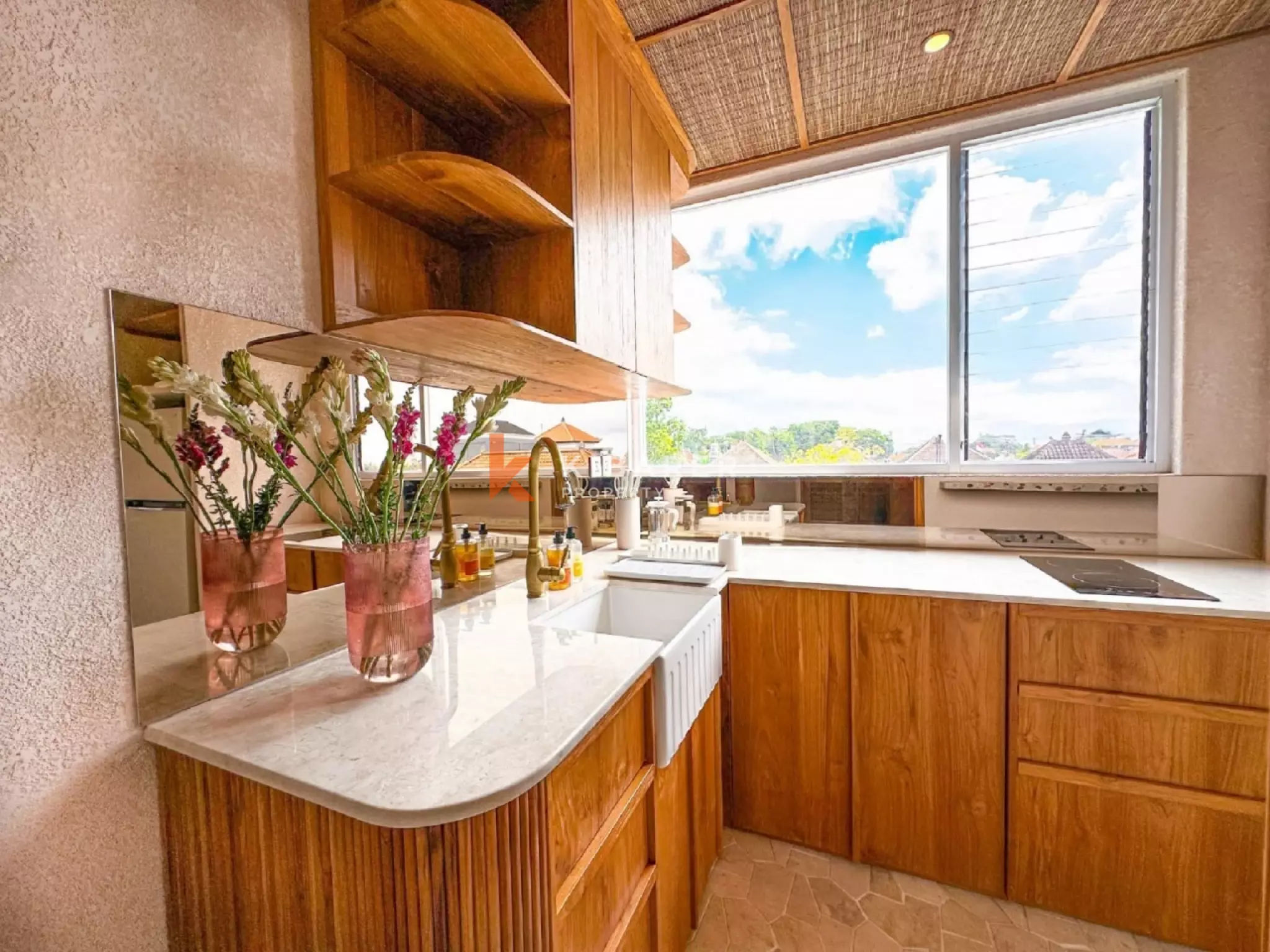 Detailed Modern Design One-Bedroom Apartment in Tumbak Bayuh — image 2