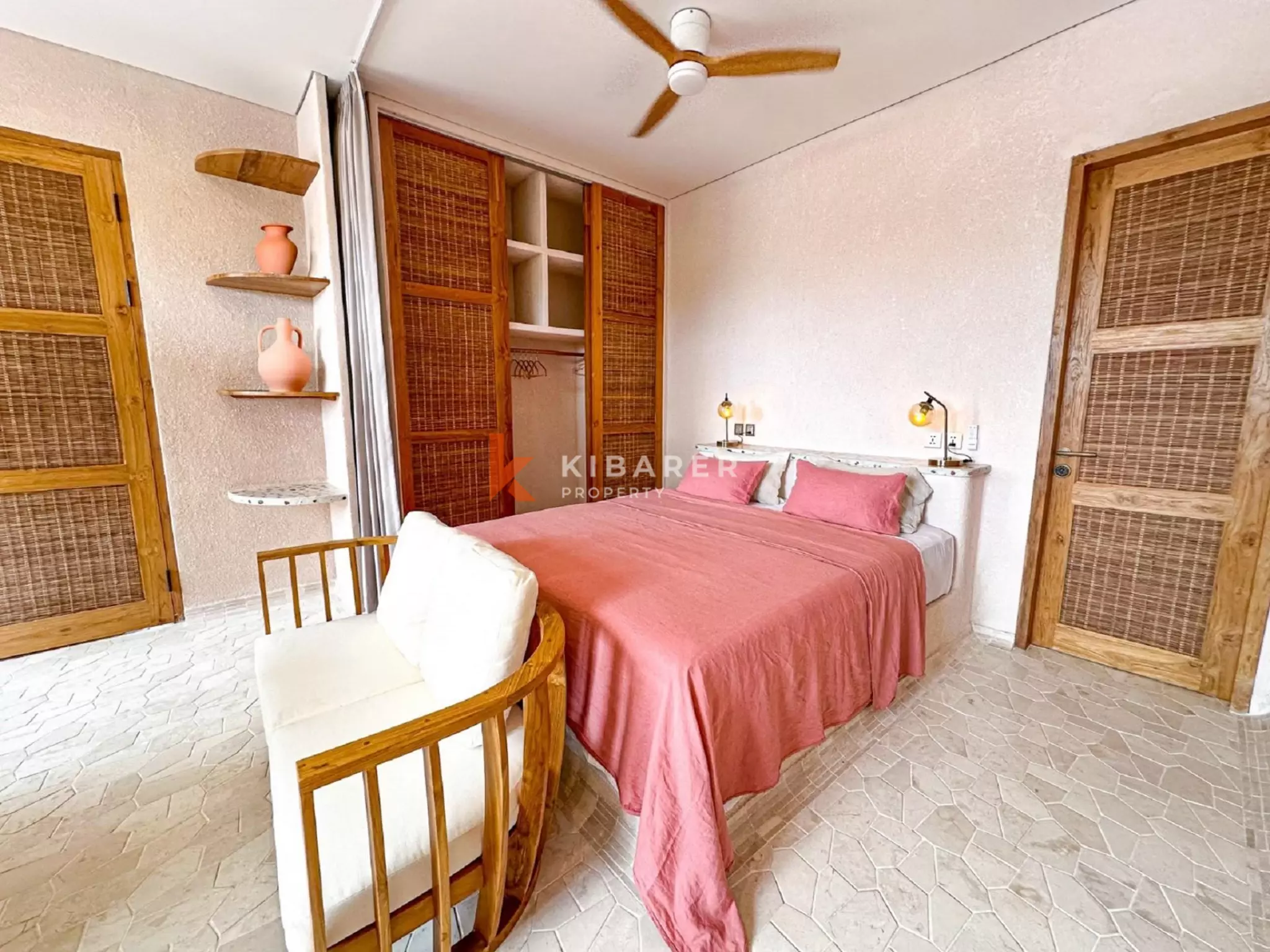 Detailed Modern Design One-Bedroom Apartment in Tumbak Bayuh — image 10