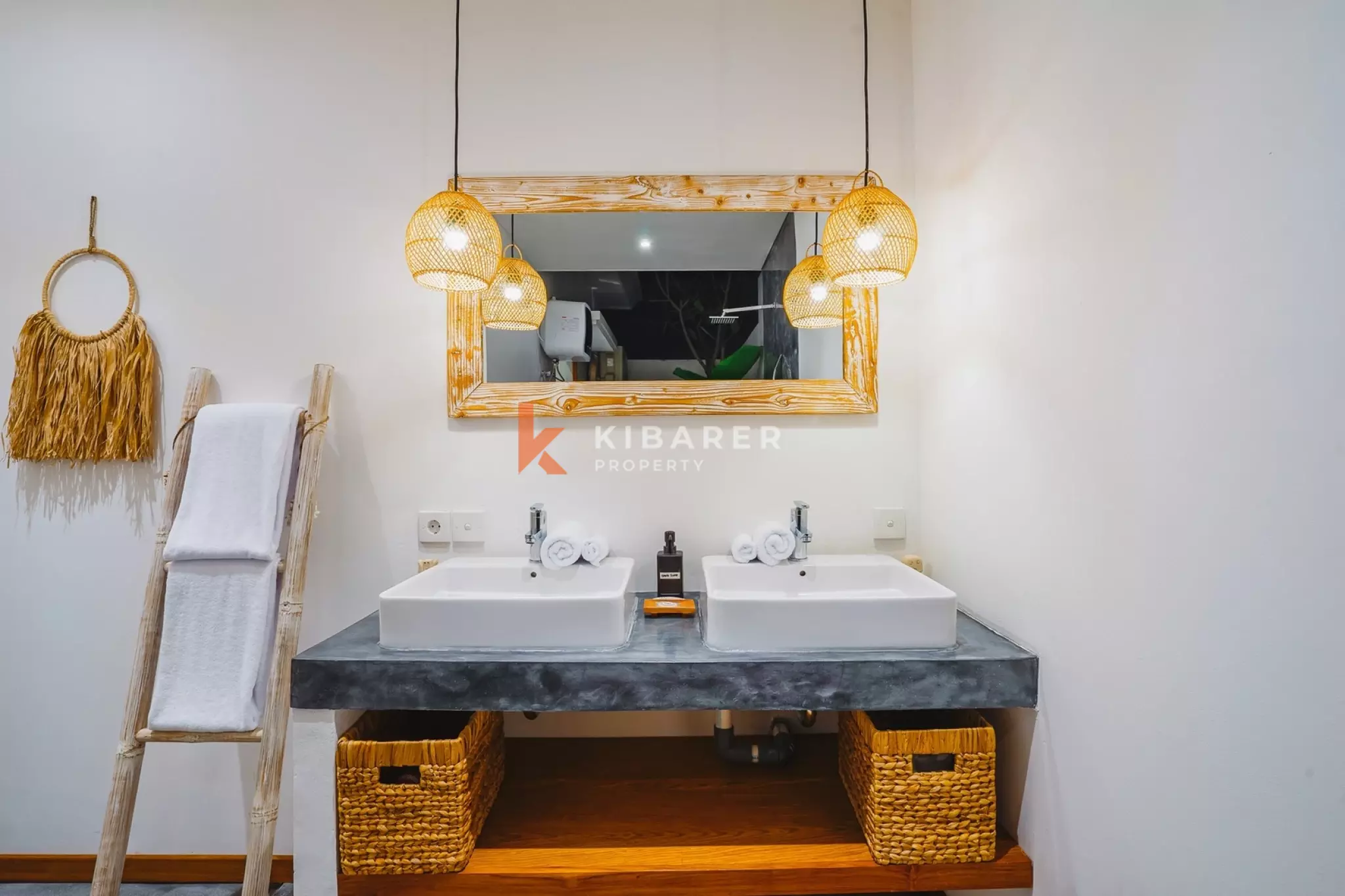 Tropical Romantic Ambiance – One-Bedroom Villa Very Close to Nyanyi Beach — image 9