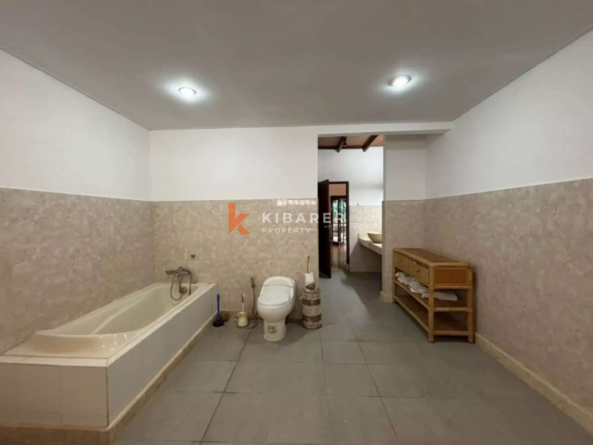 Beautiful Four-Bedroom Villa in the Quiet Umalas Area — image 13