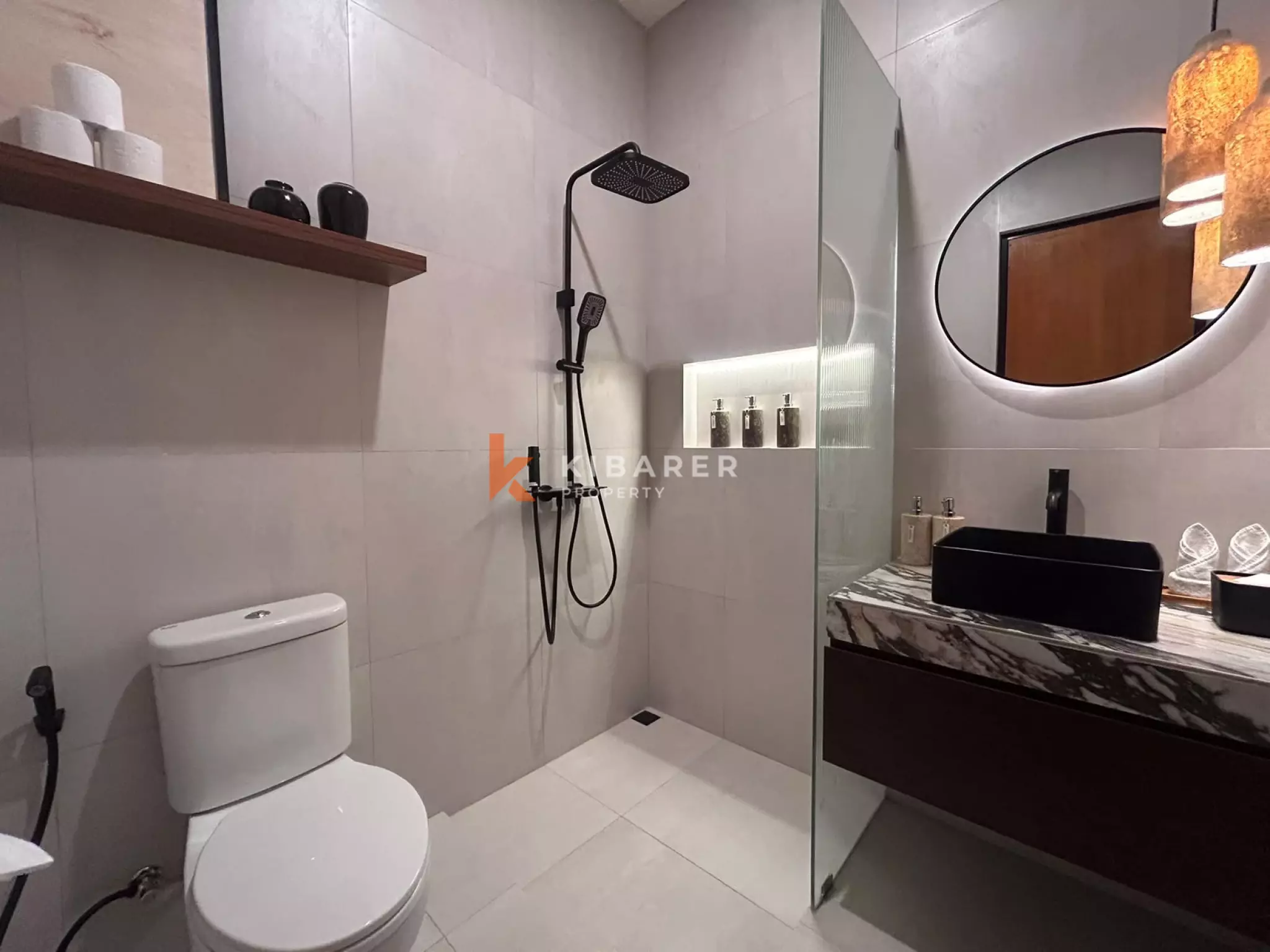 Elegant Contemporary Three-Bedroom Villa with Private Pool in Kerobokan — image 13